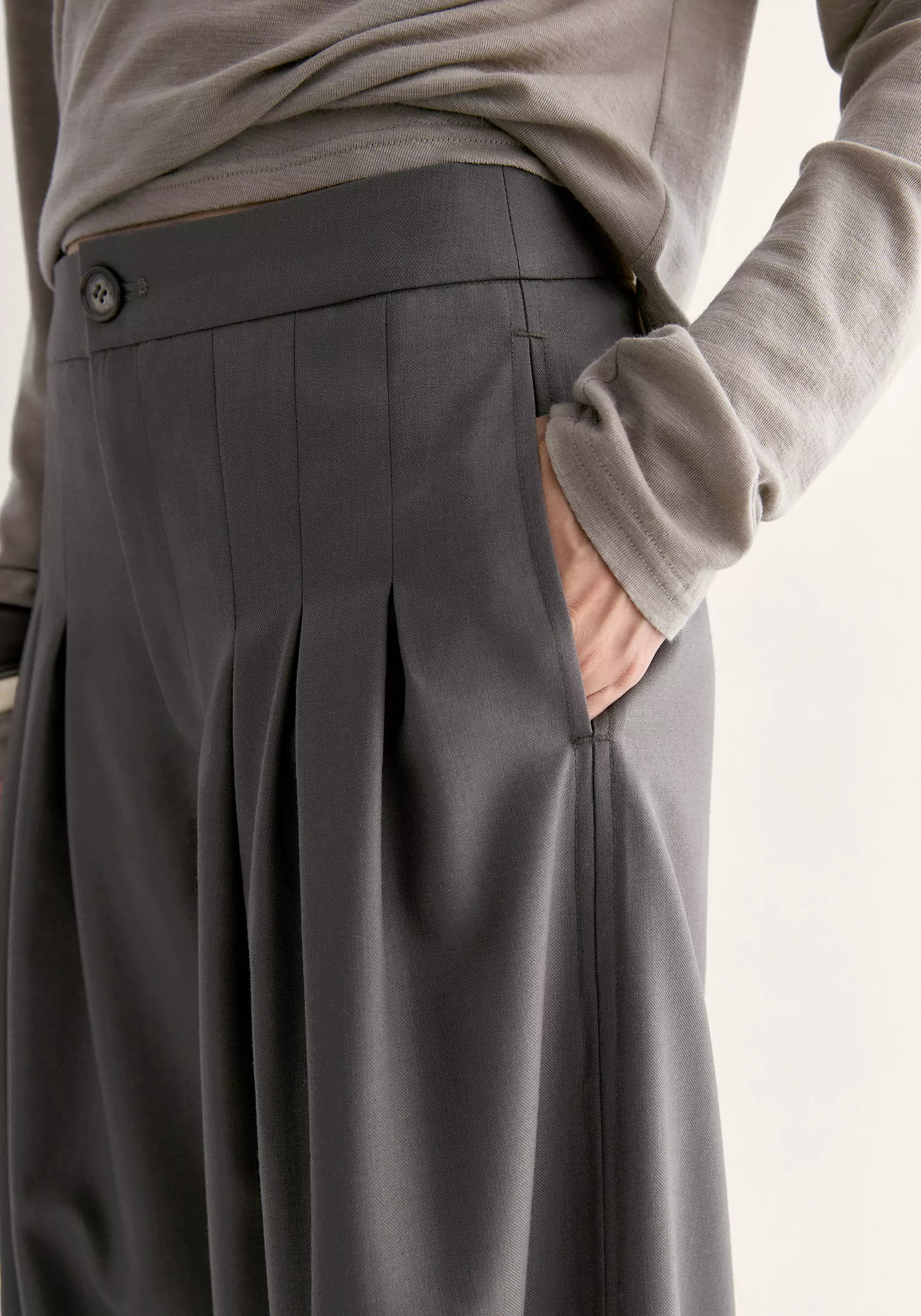 Pleated Wide-leg Wool Pants - Image 10