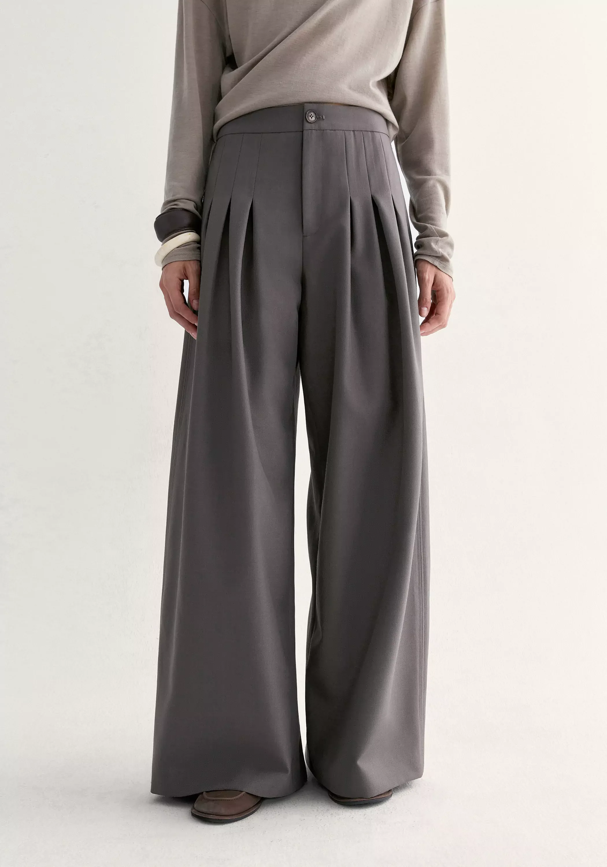 Pleated Wide-leg Wool Pants - Image 8