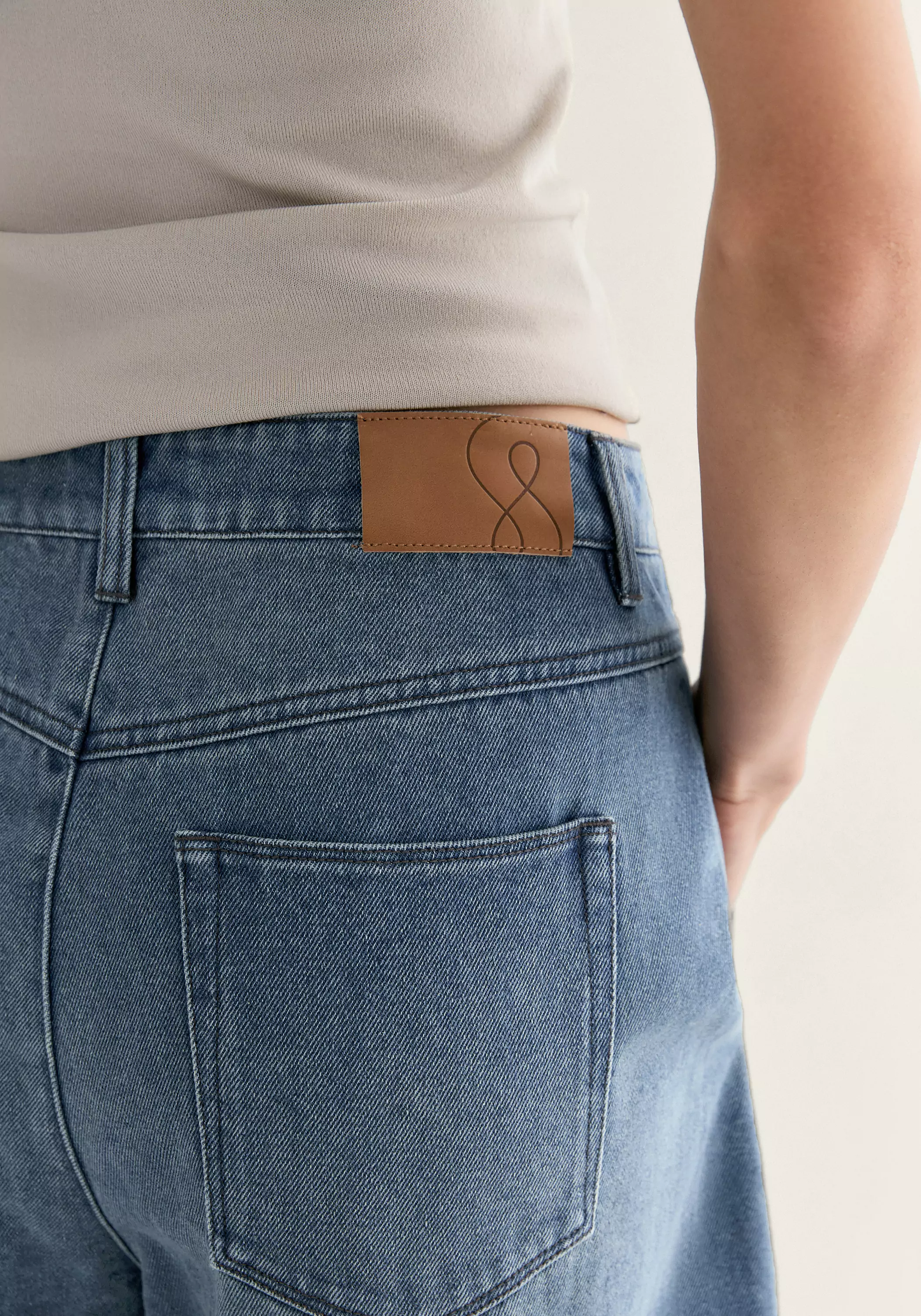 Cotton Curved Jeans - Image 10