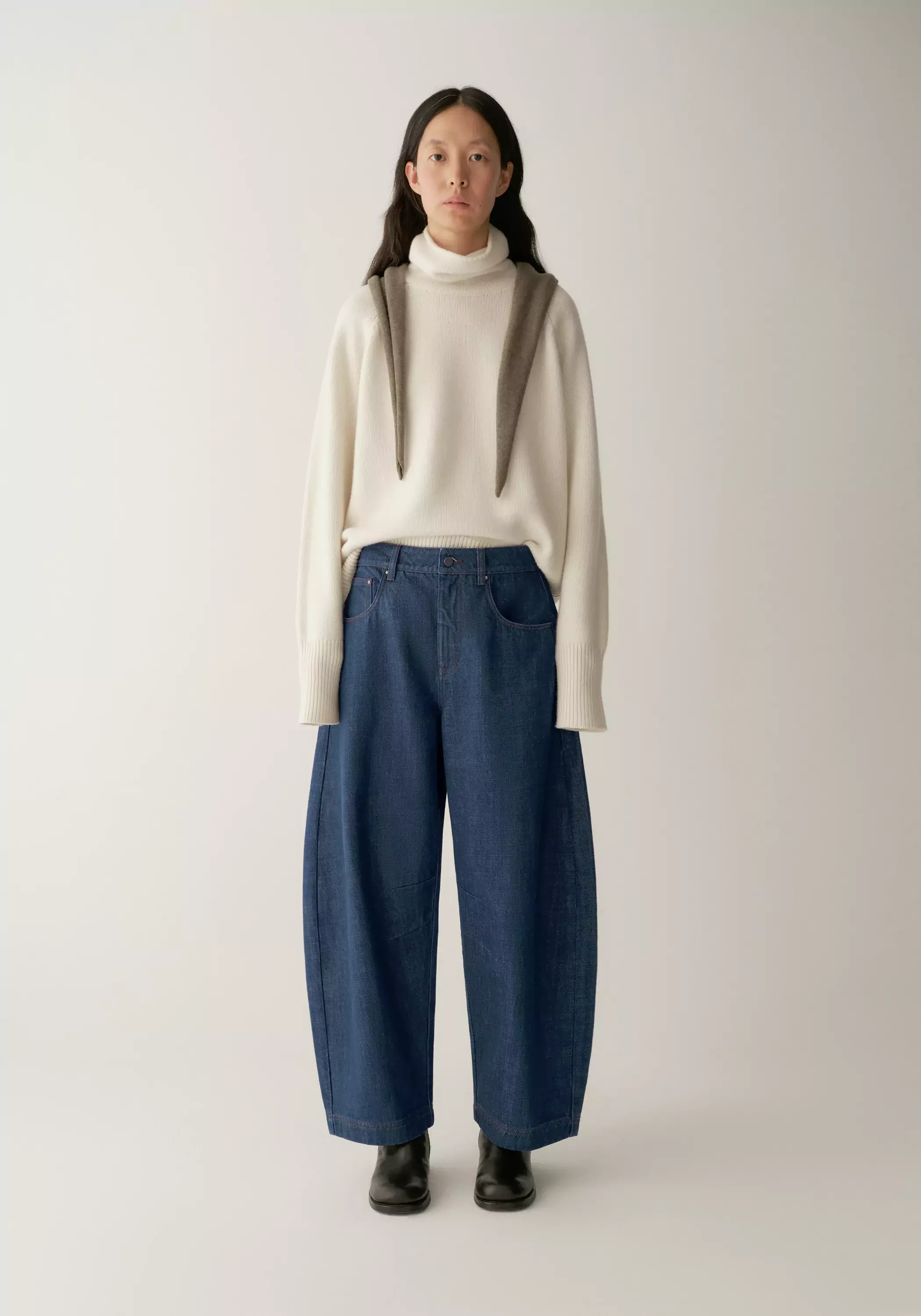 Cropped Baggy Jeans - Image 13