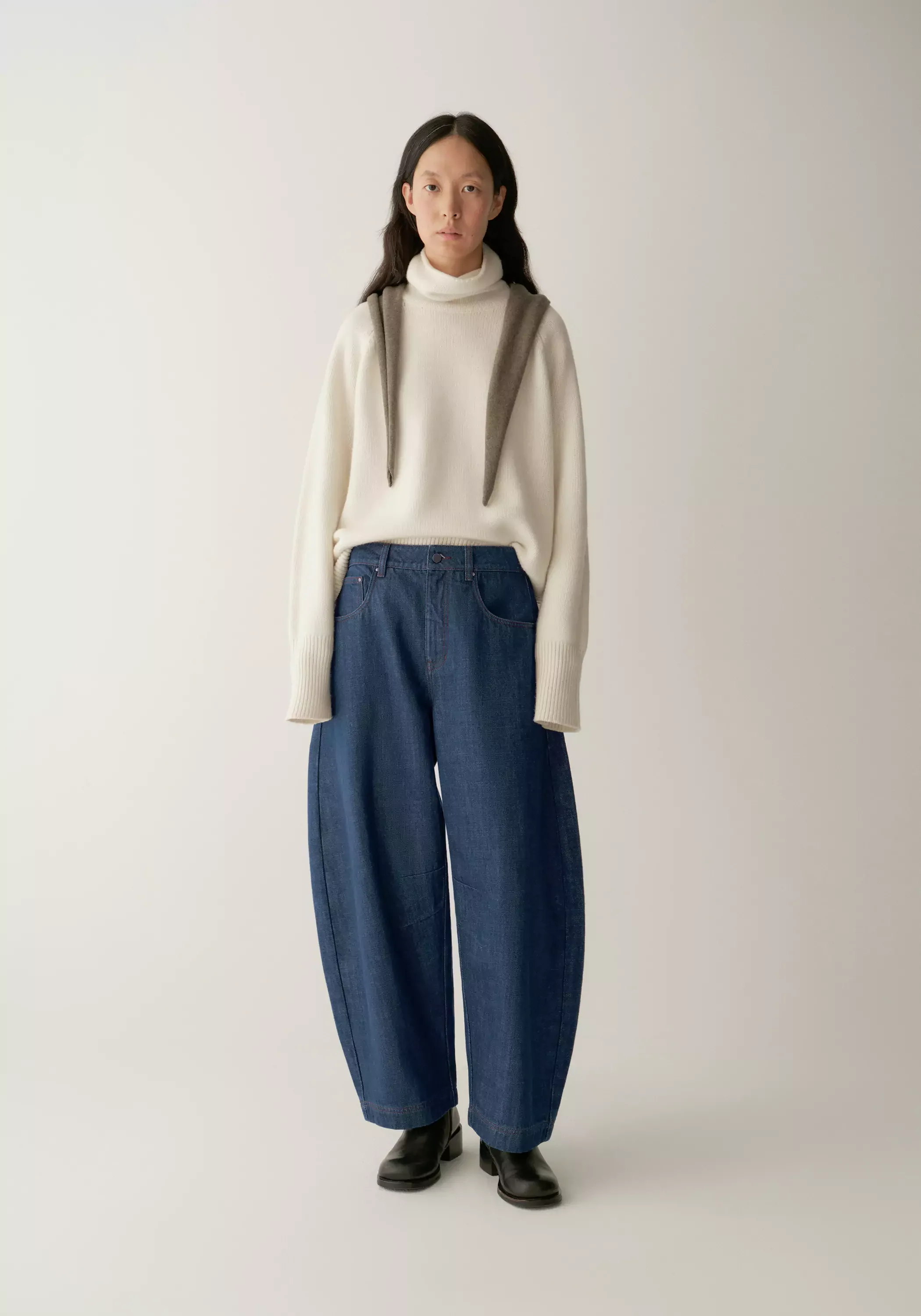 Cropped Baggy Jeans - Image 14