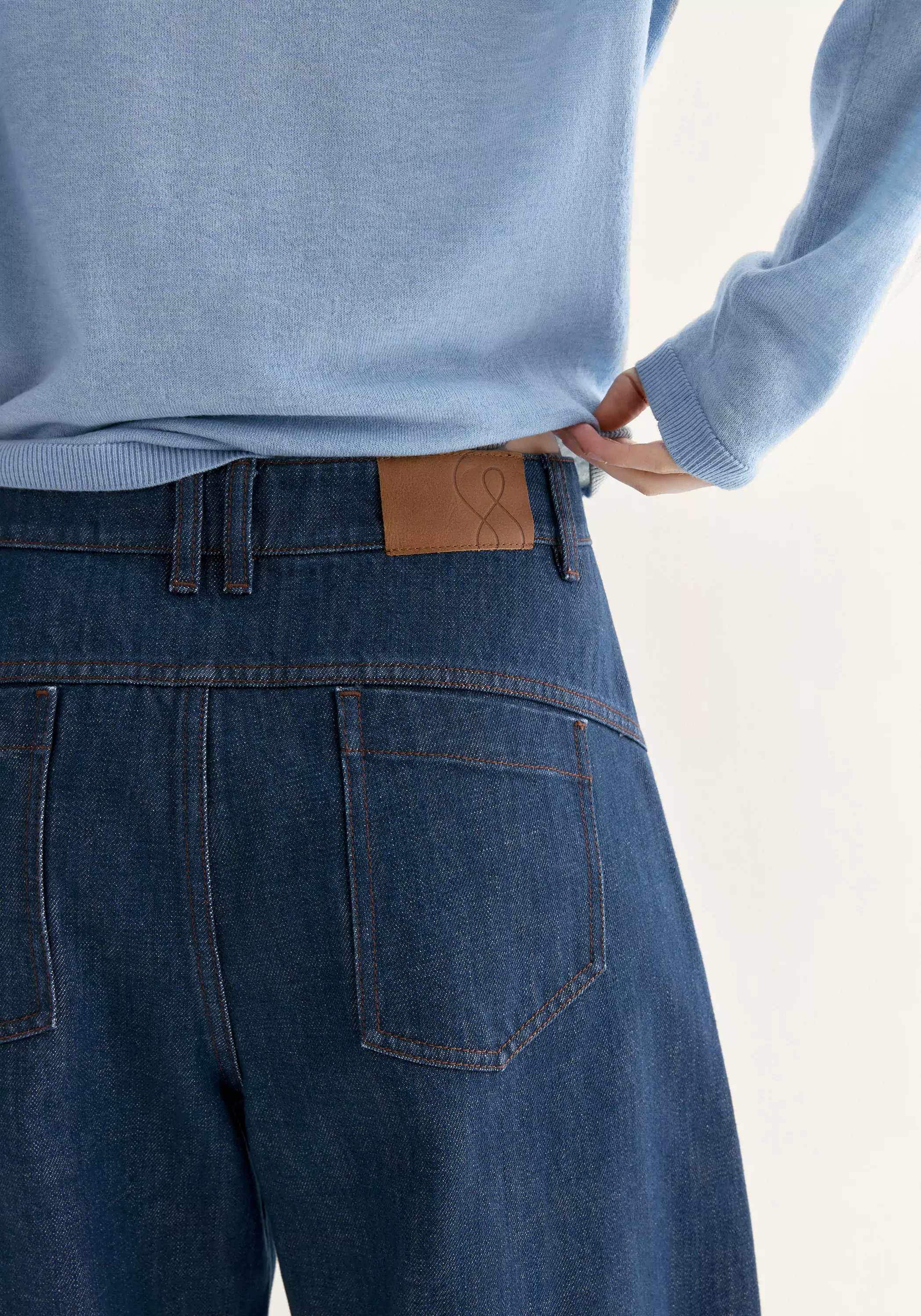 Cropped Baggy Jeans - Image 20