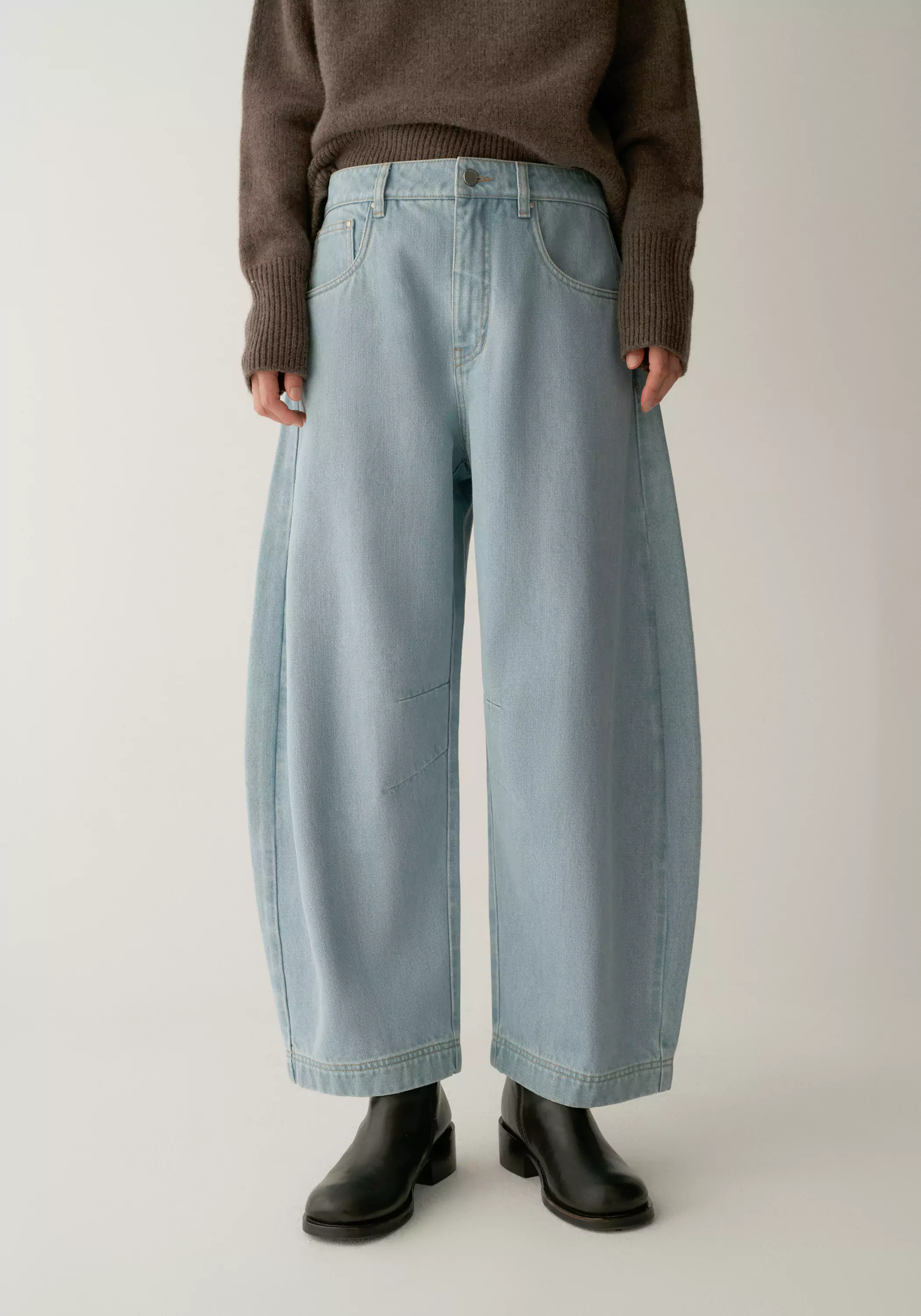 Cropped Baggy Jeans - Image 23