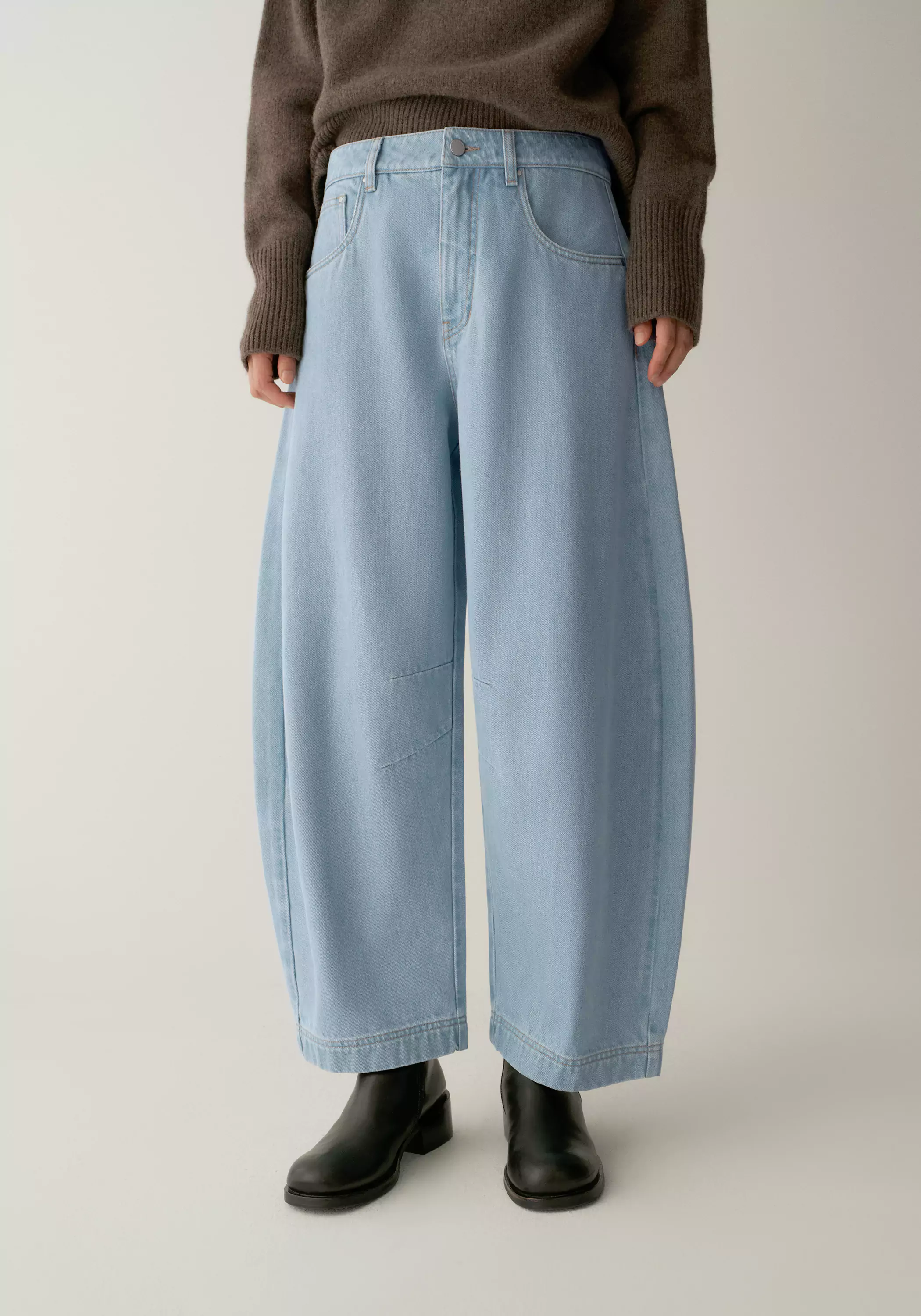 Cropped Baggy Jeans - Image 24