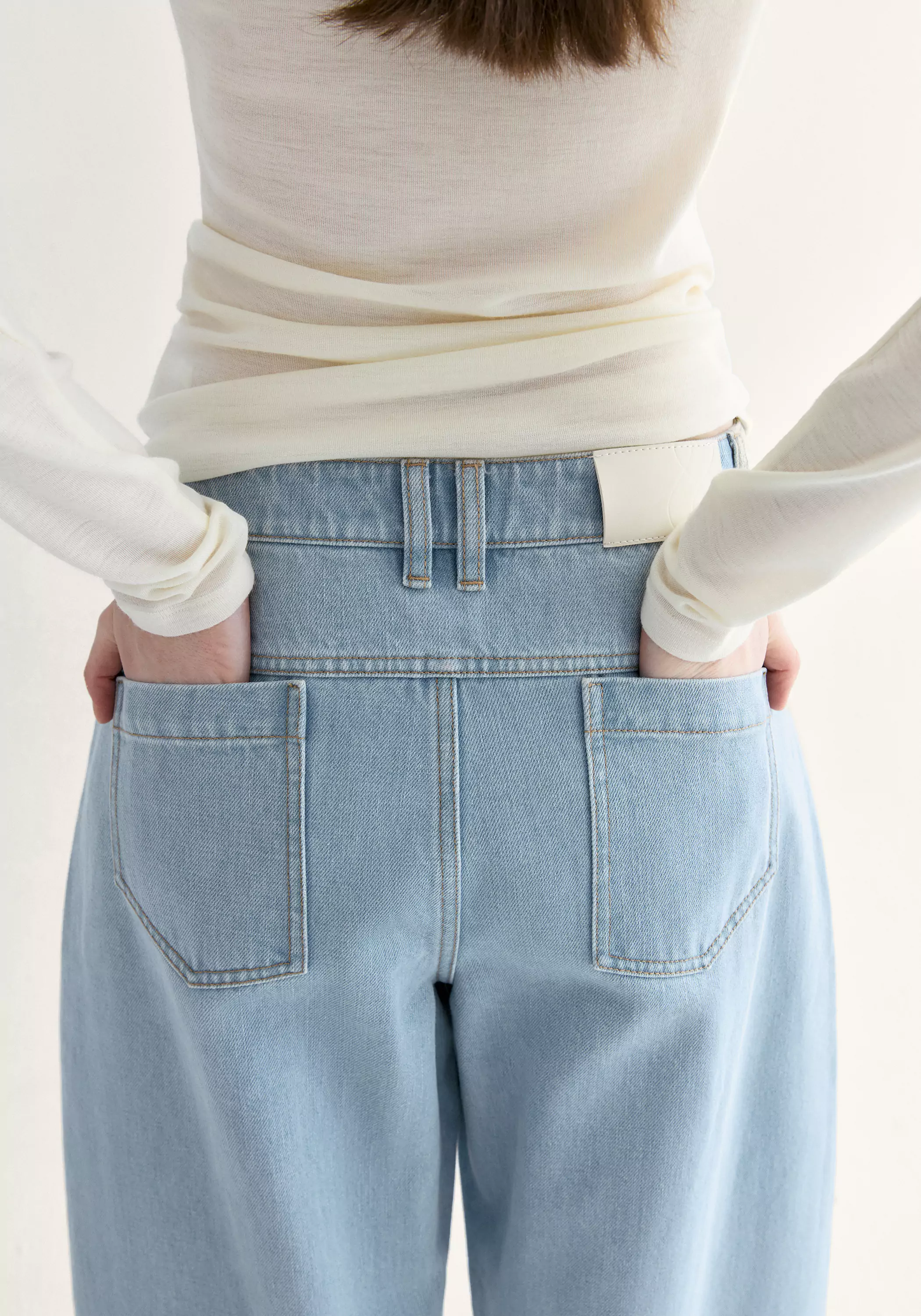 Cropped Baggy Jeans - Image 25