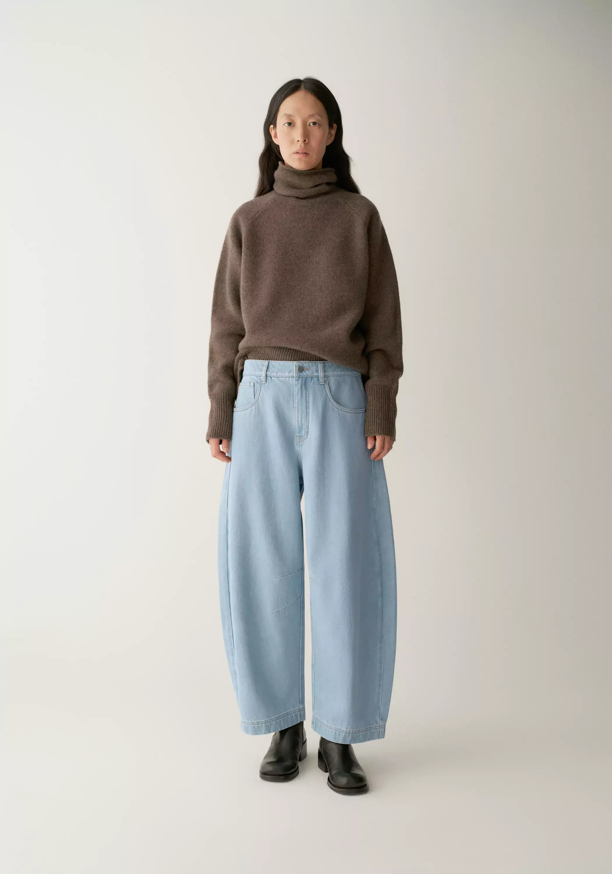 Cropped Baggy Jeans - Image 4