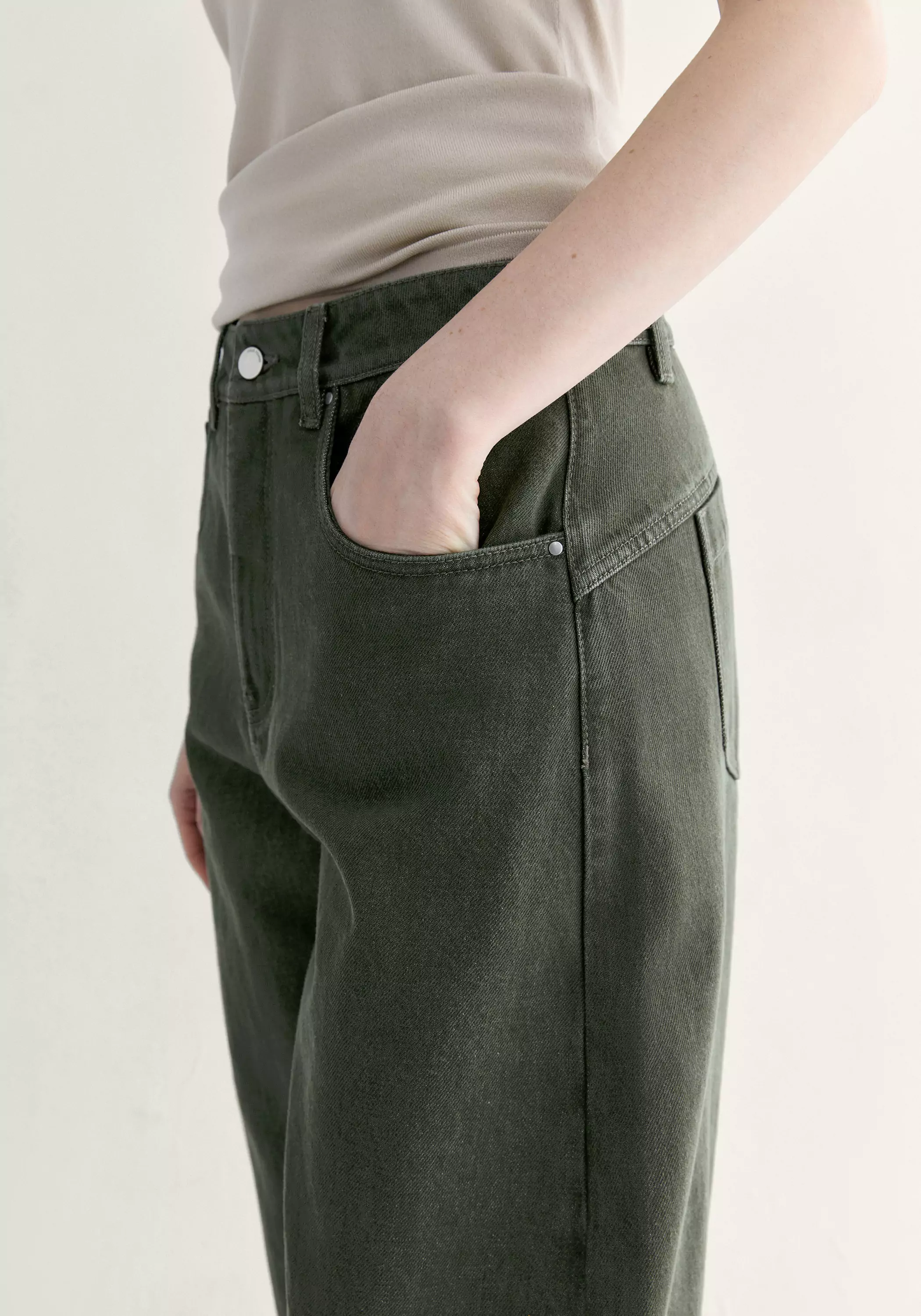 Cropped Baggy Jeans - Image 8