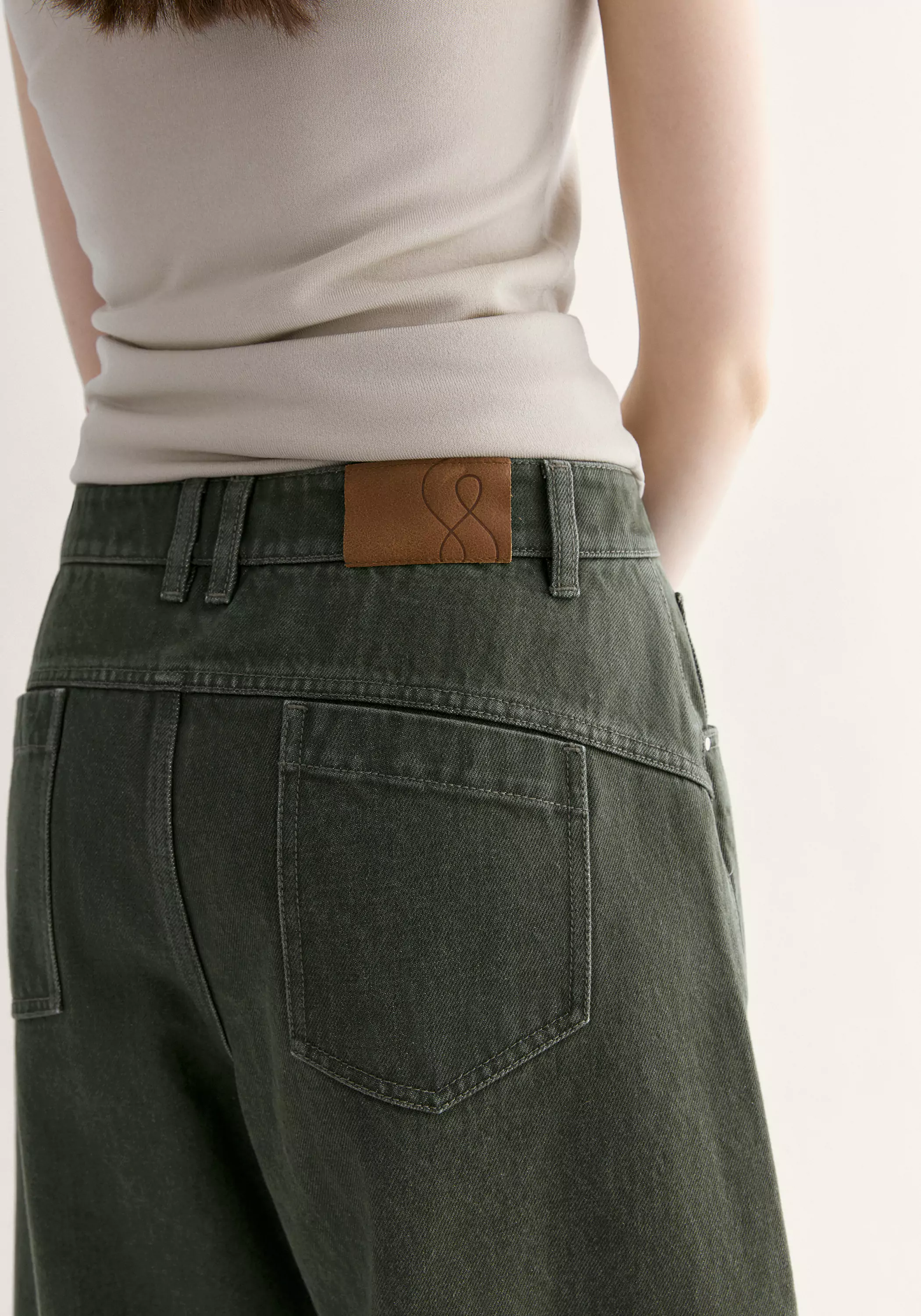 Cropped Baggy Jeans - Image 9