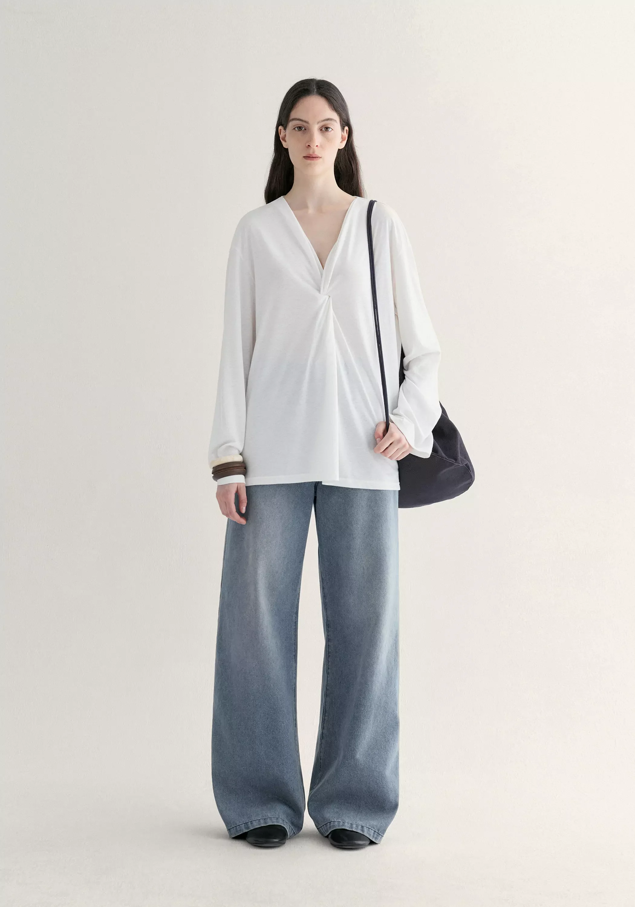 Low-rise Wide-leg Jeans