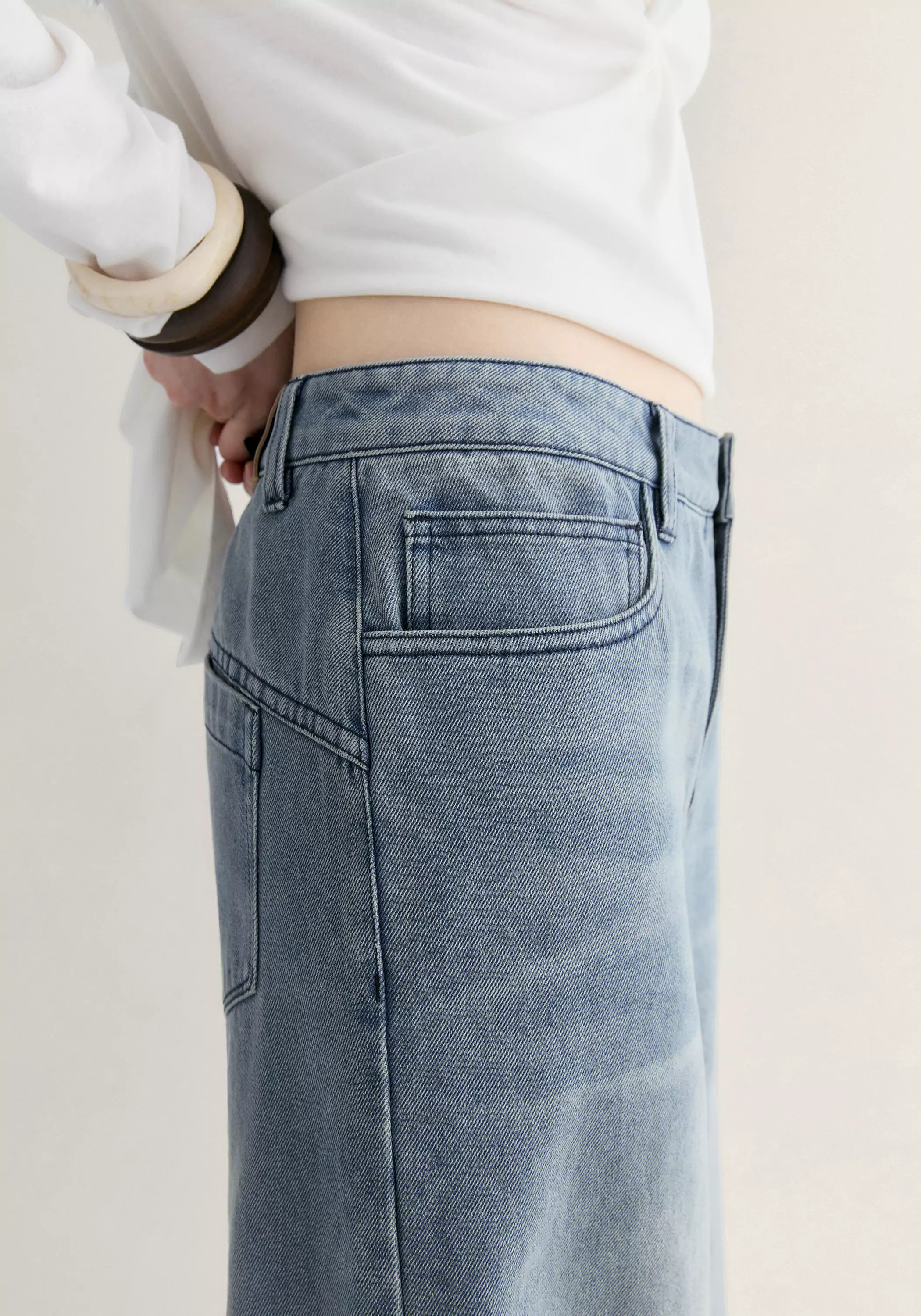 Low-rise Wide-leg Jeans - Image 10