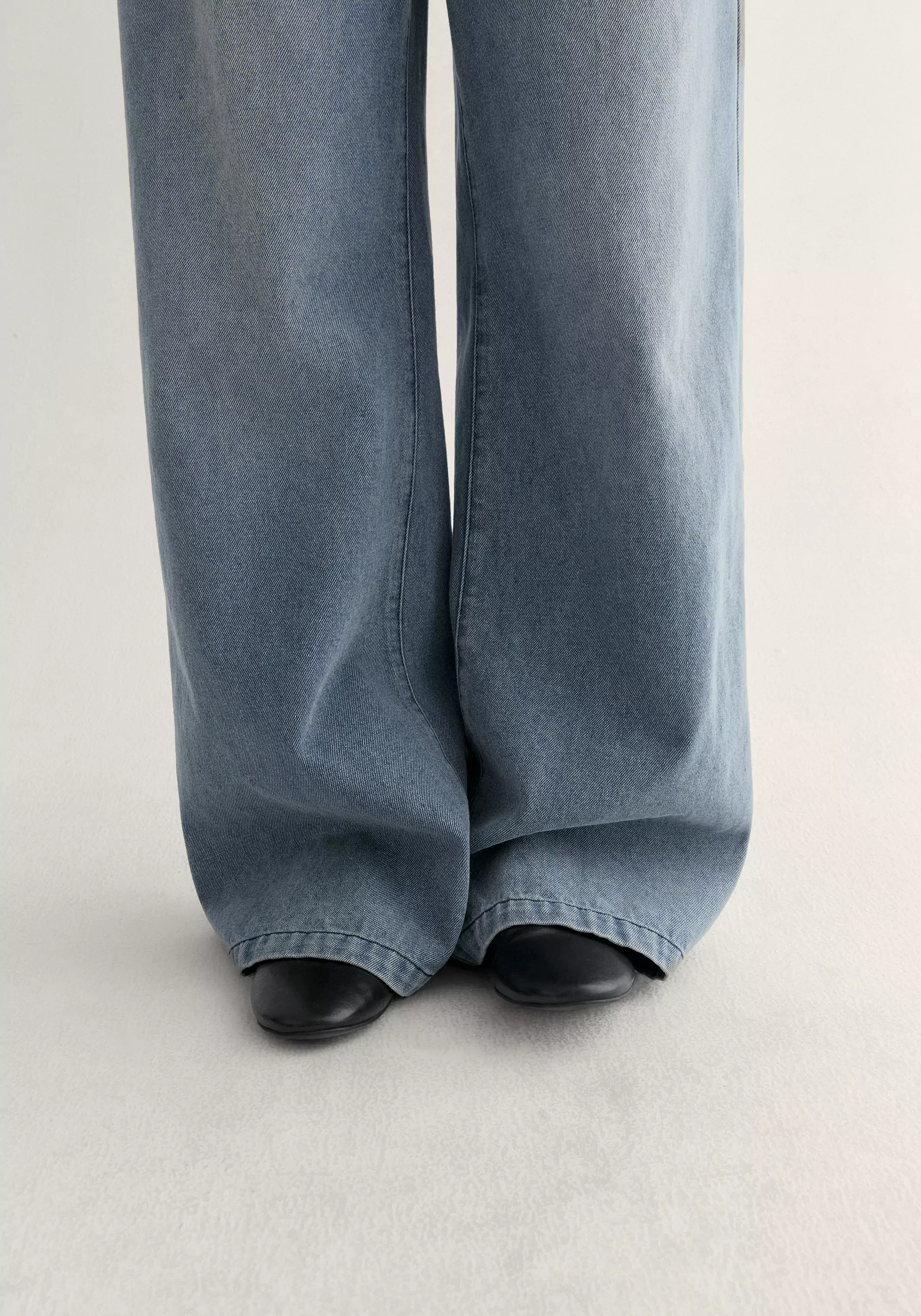 Low-rise Wide-leg Jeans - Image 12