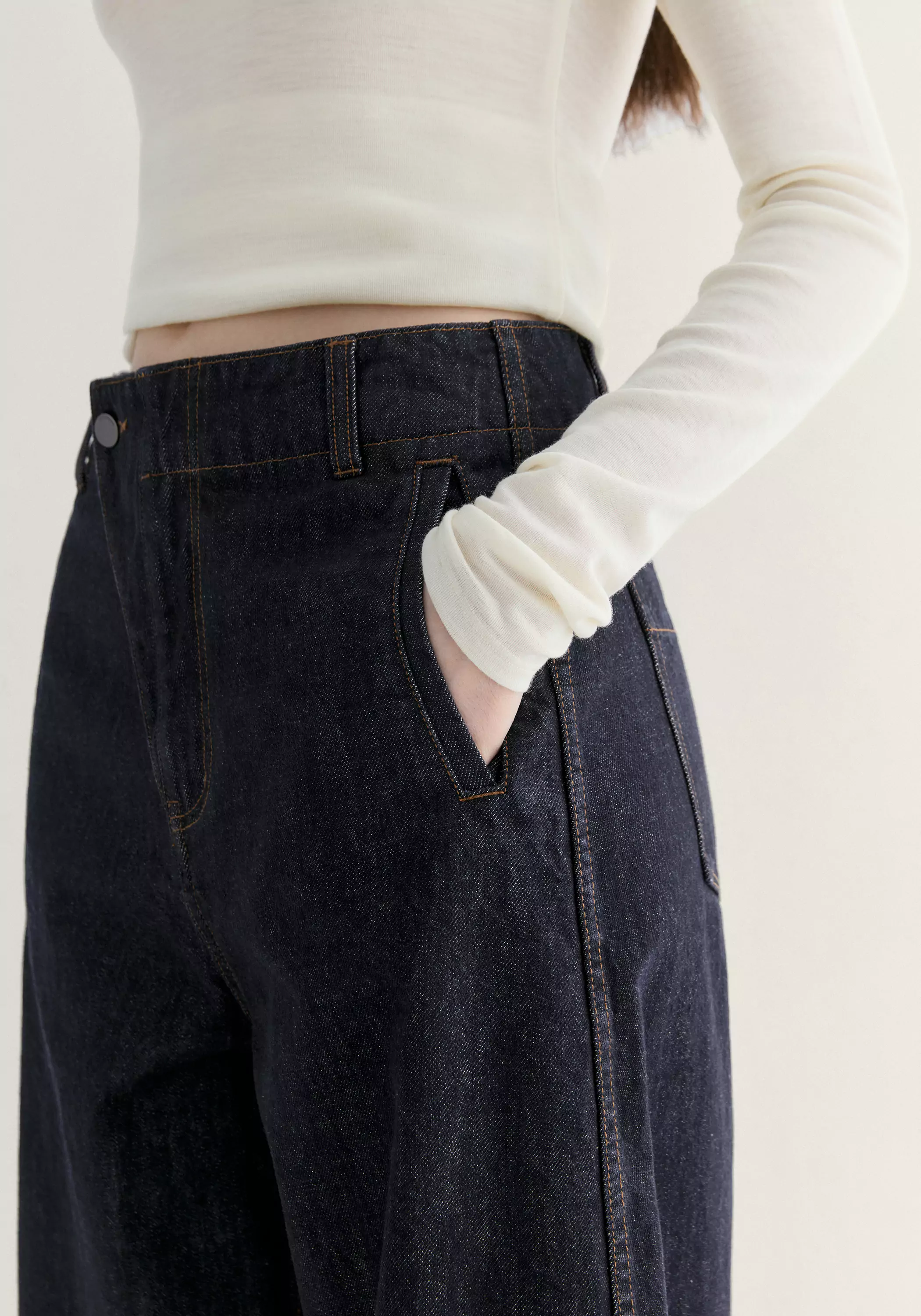 Asymmetric Curved Jeans - Image 10