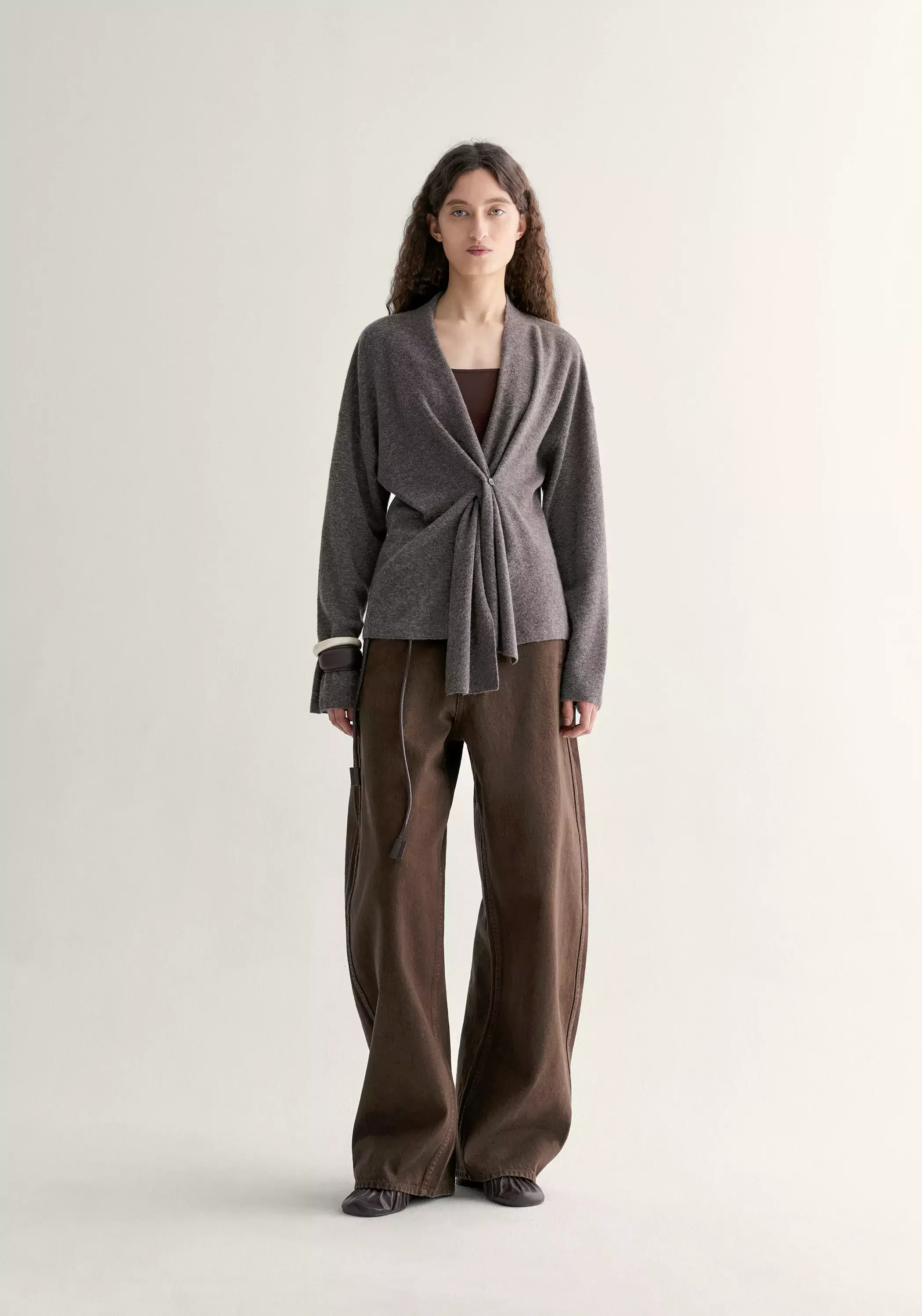 Asymmetric Curved Jeans - Image 13