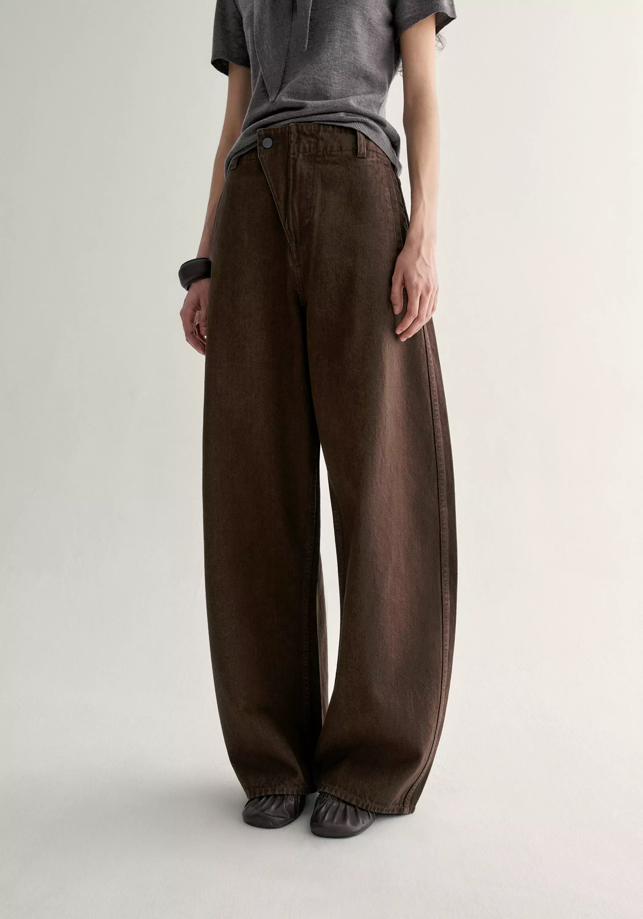 Asymmetric Curved Jeans - Image 19