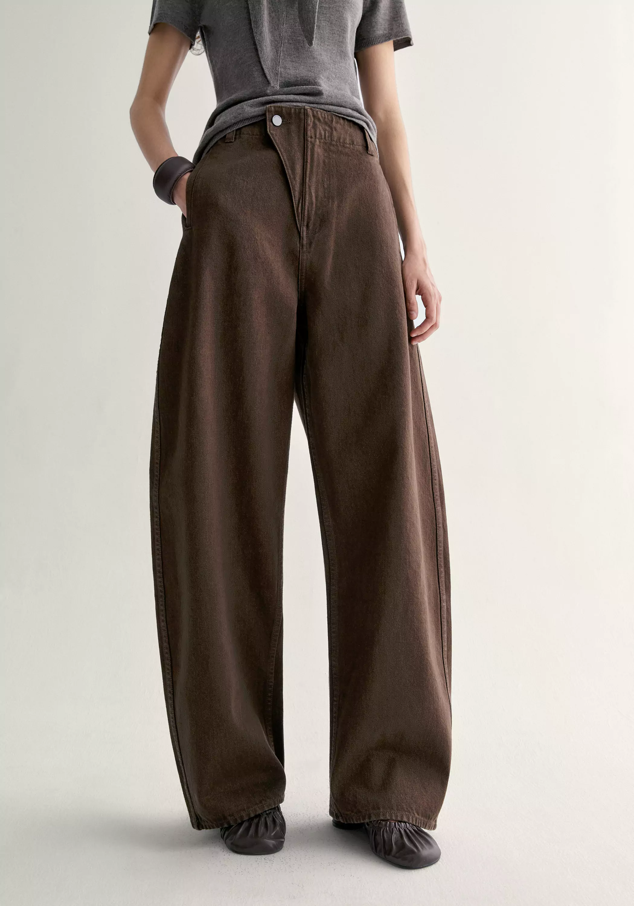 Asymmetric Curved Jeans - Image 20