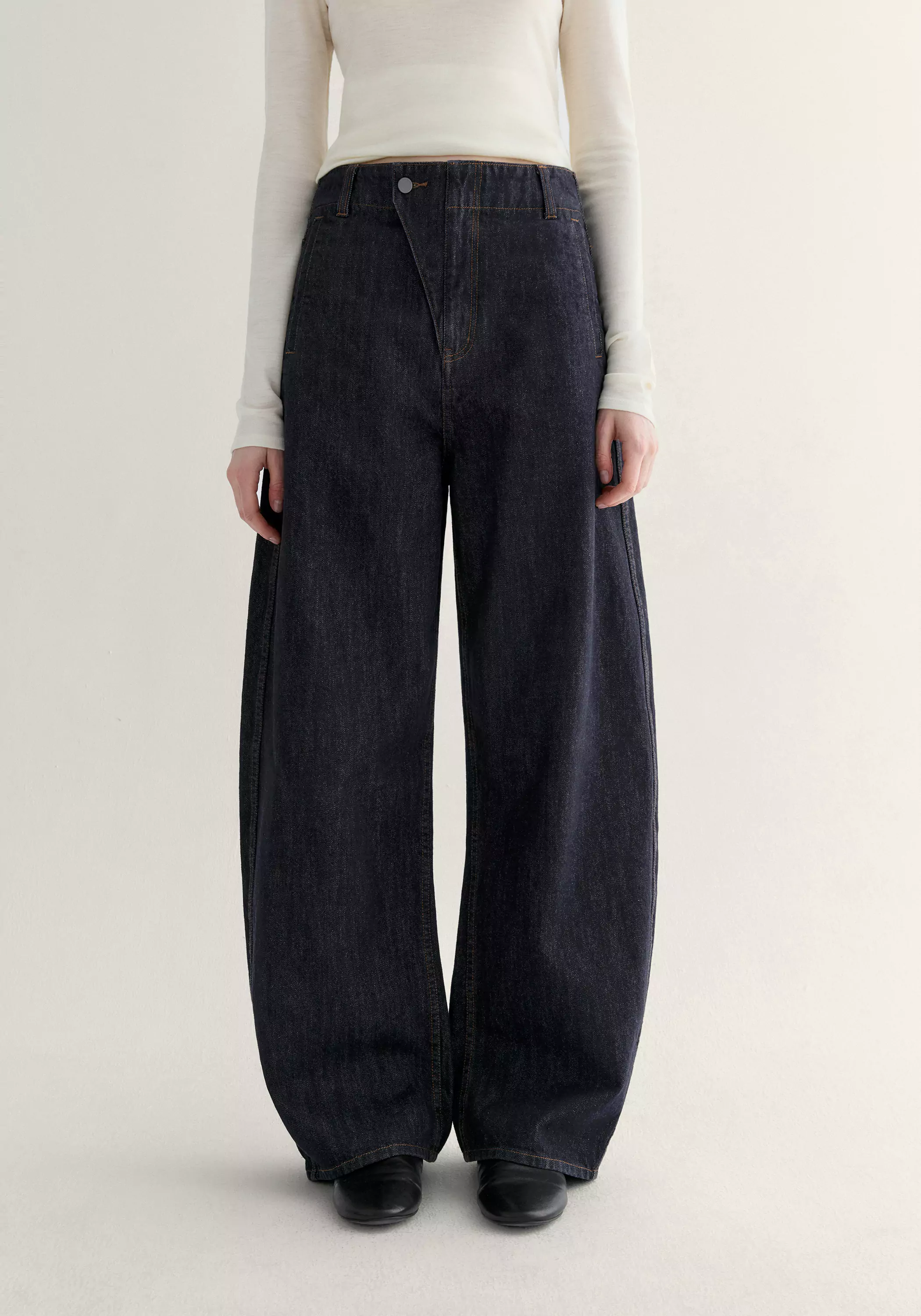 Asymmetric Curved Jeans - Image 4