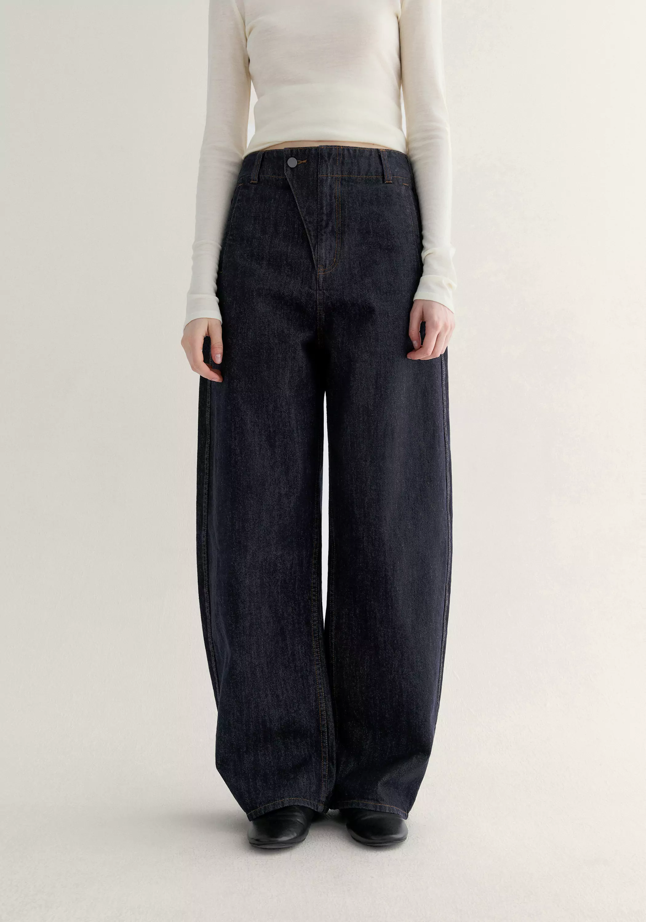 Asymmetric Curved Jeans - Image 5