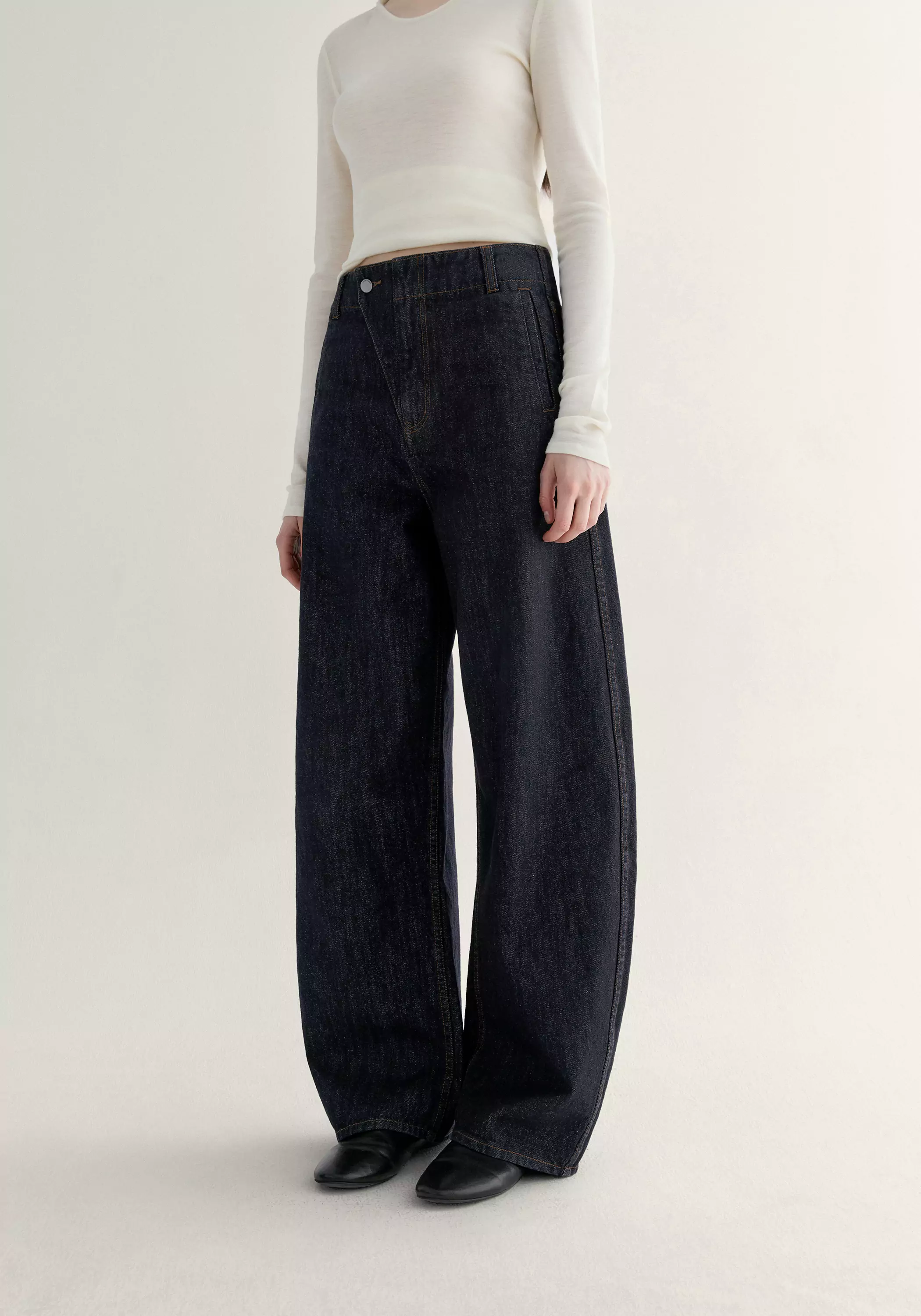 Asymmetric Curved Jeans - Image 6