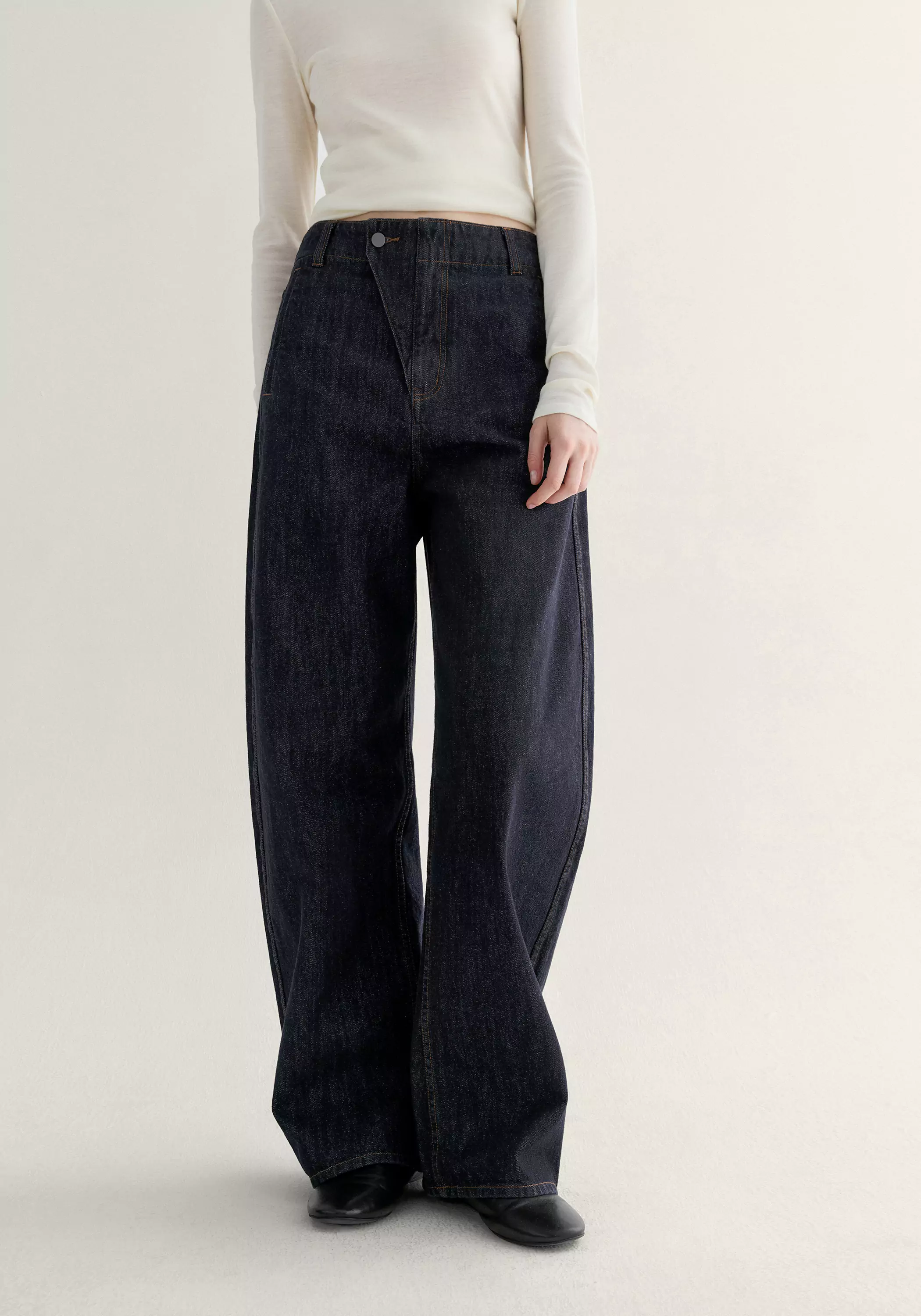 Asymmetric Curved Jeans - Image 7