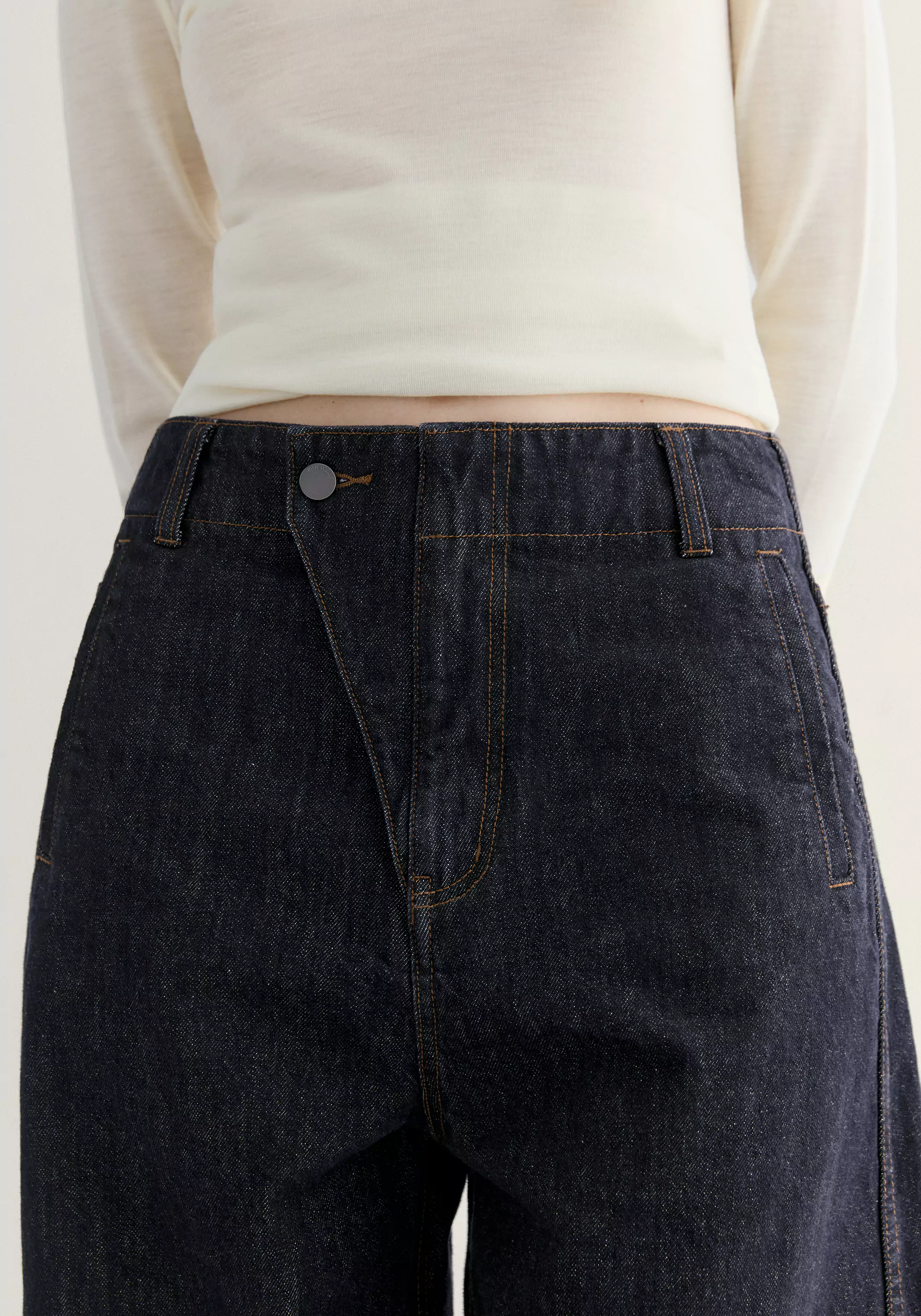 Asymmetric Curved Jeans - Image 8