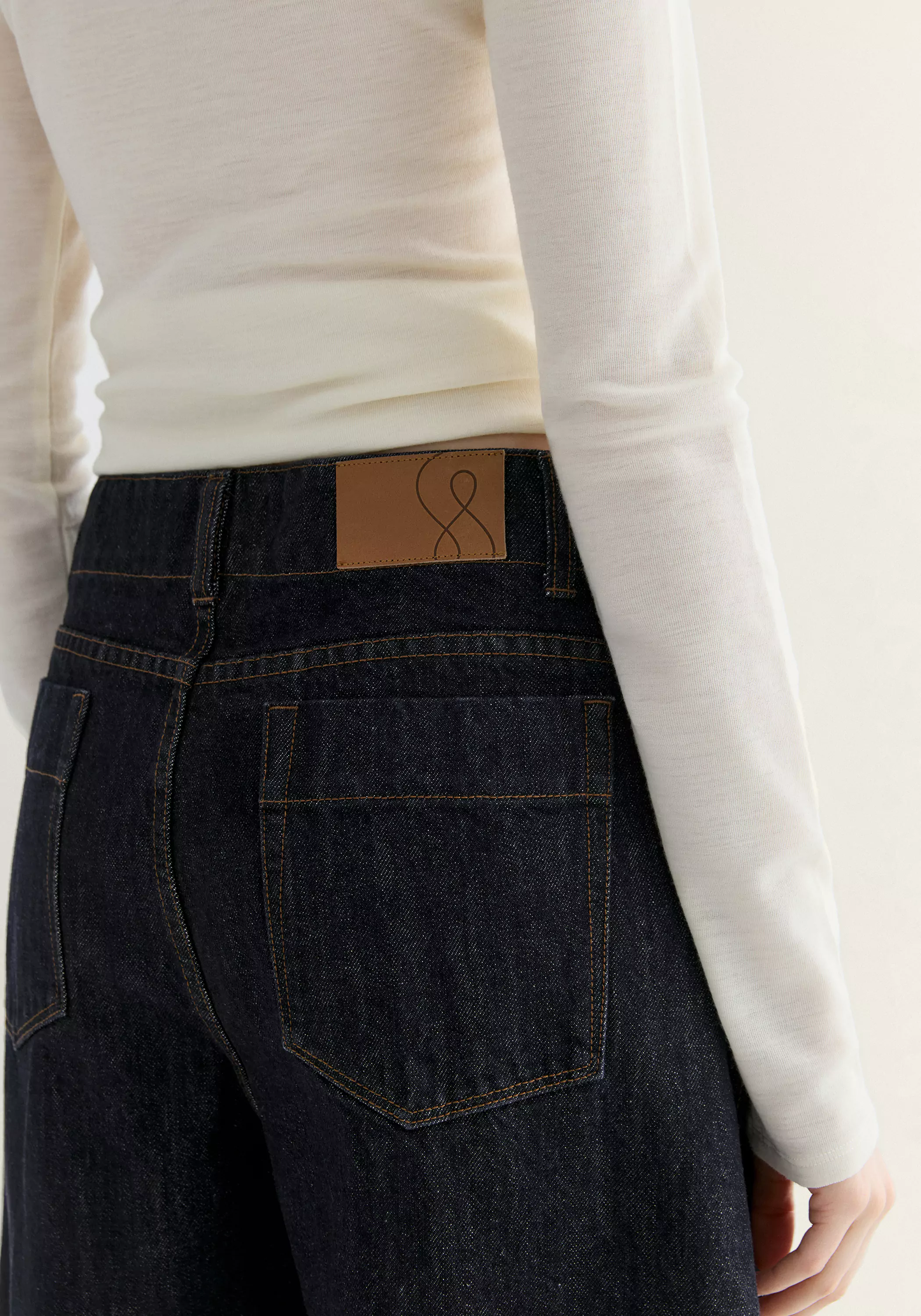 Asymmetric Curved Jeans - Image 9