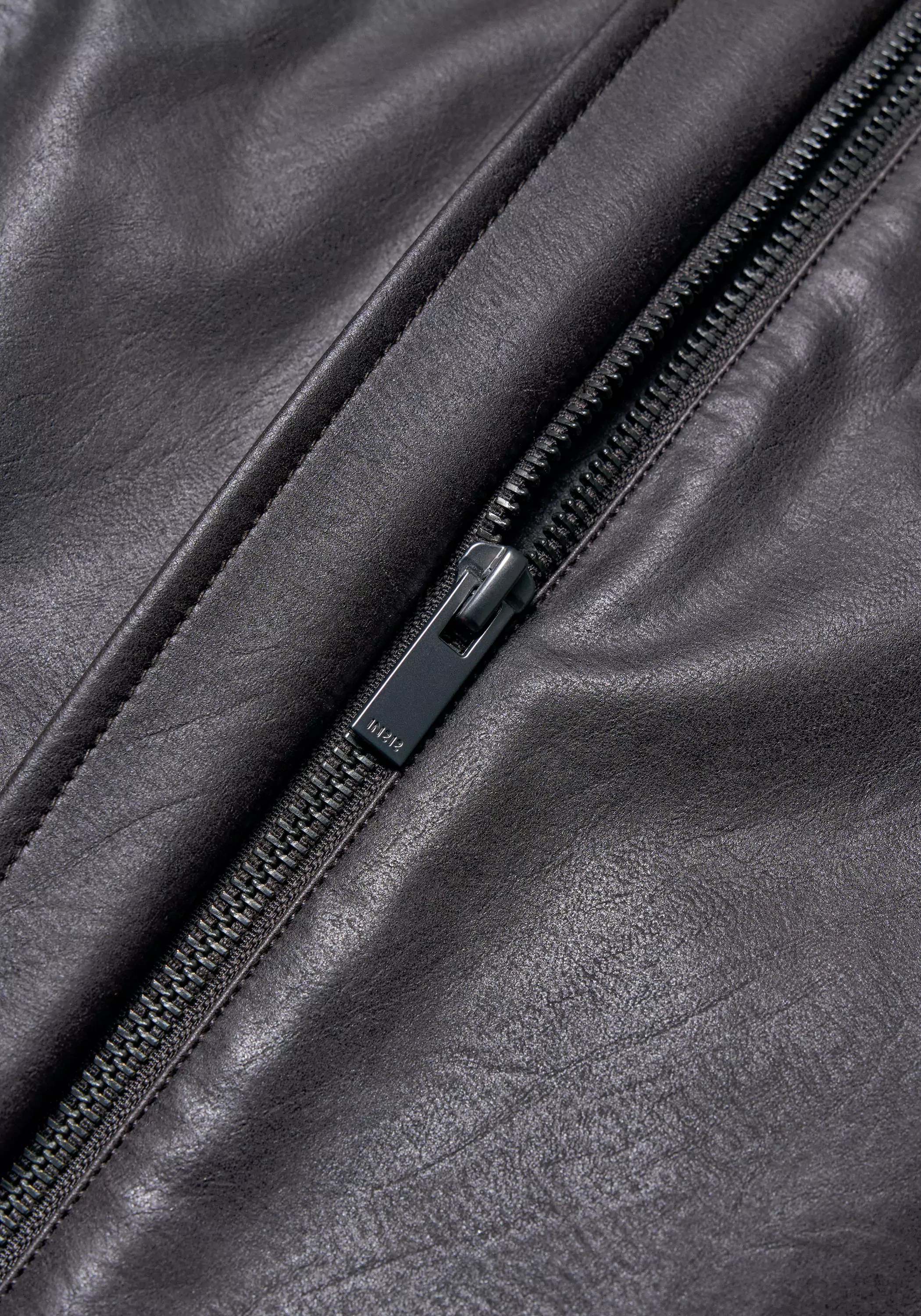 Short Leather Jacket - Image 13