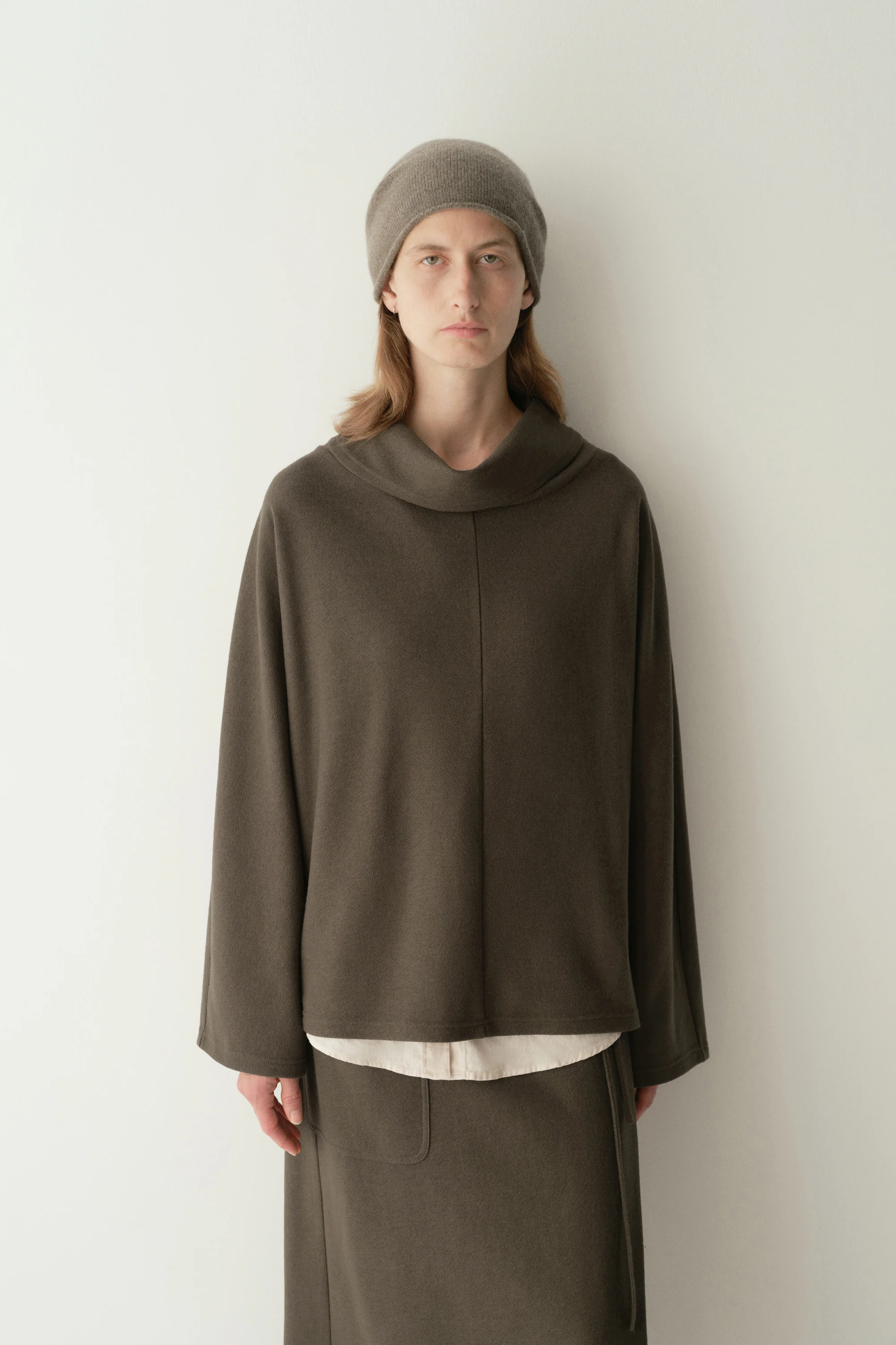 Wide-label Wool Top