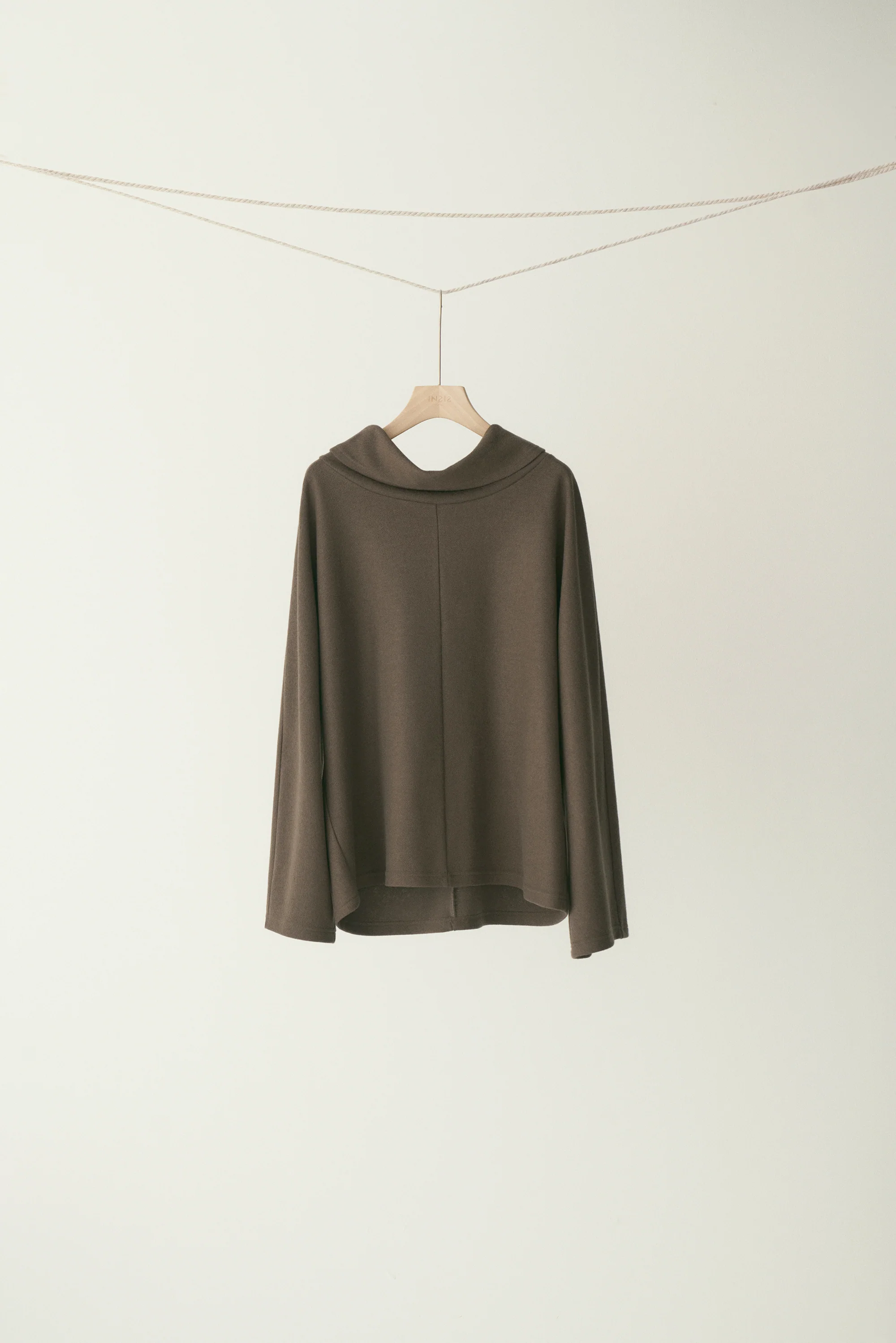 Wide-label Wool Top - Image 10