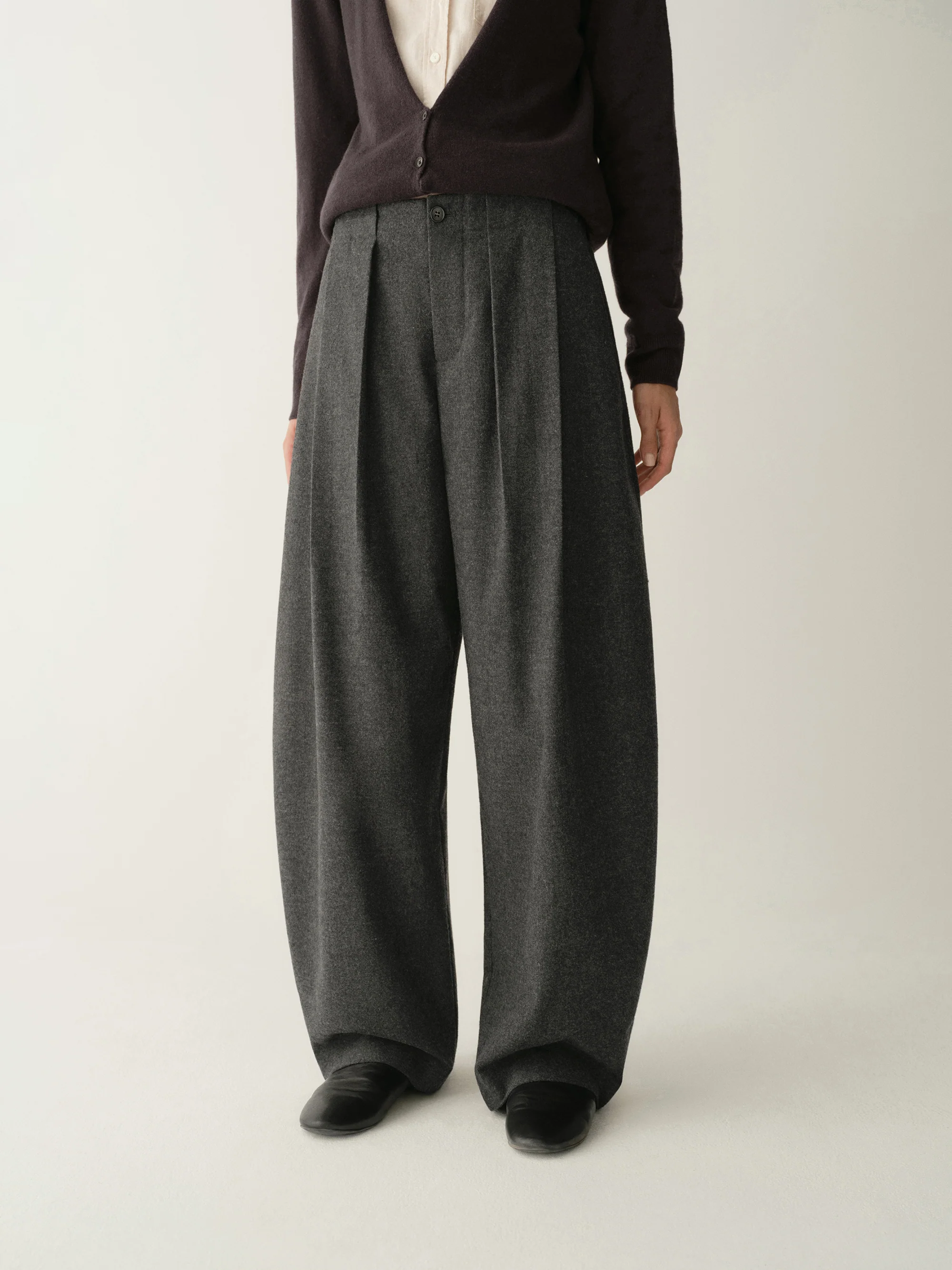 Cocoon Pleat Pants - Image 17