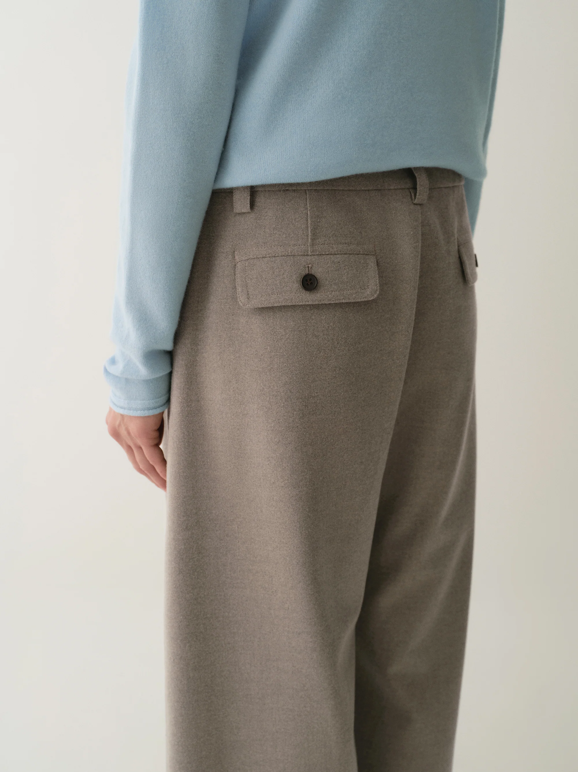 Asymmetric Wide-Leg Cropped Pants - Image 10