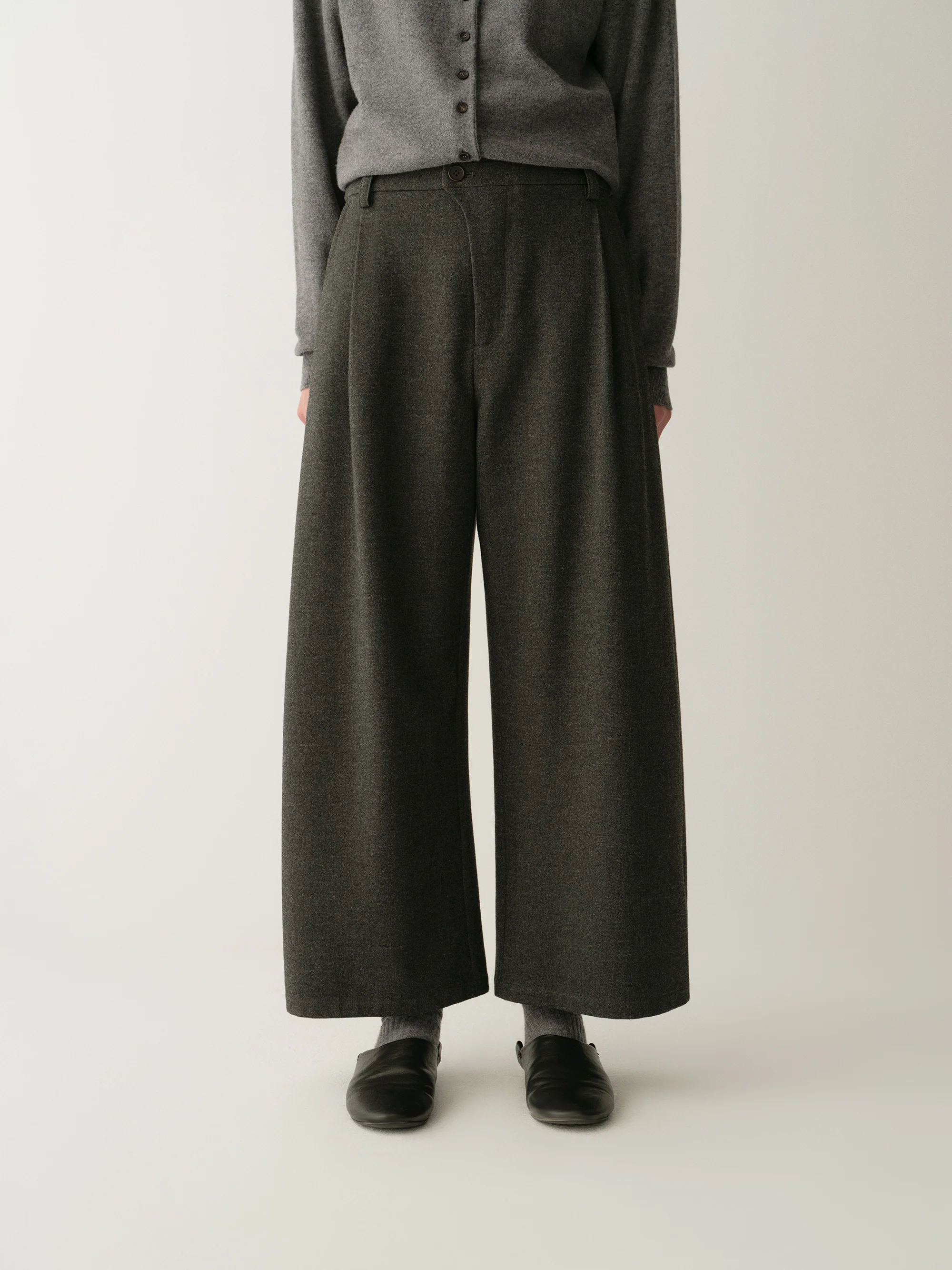 Asymmetric Wide-Leg Cropped Pants - Image 16
