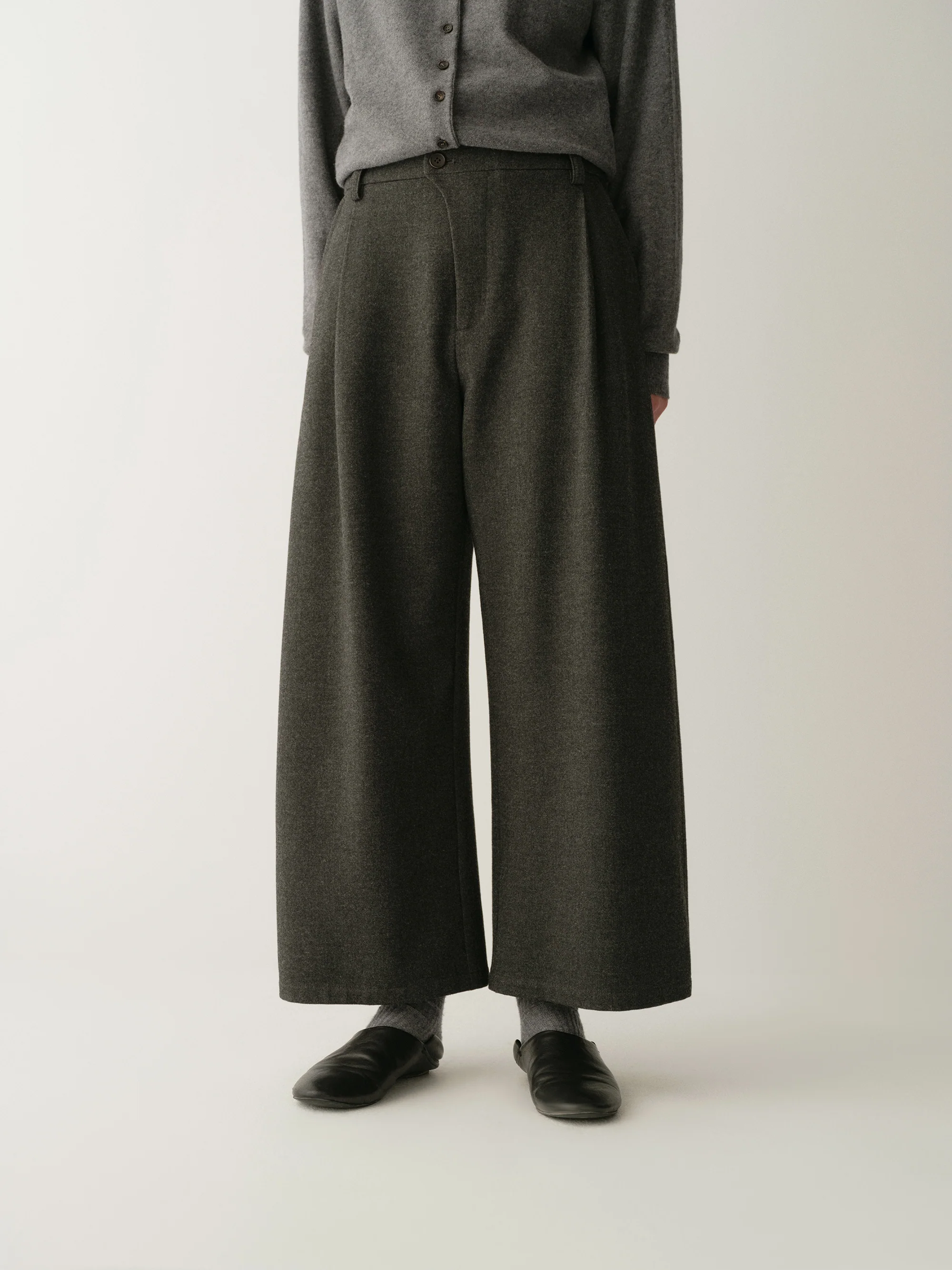 Asymmetric Wide-Leg Cropped Pants - Image 17