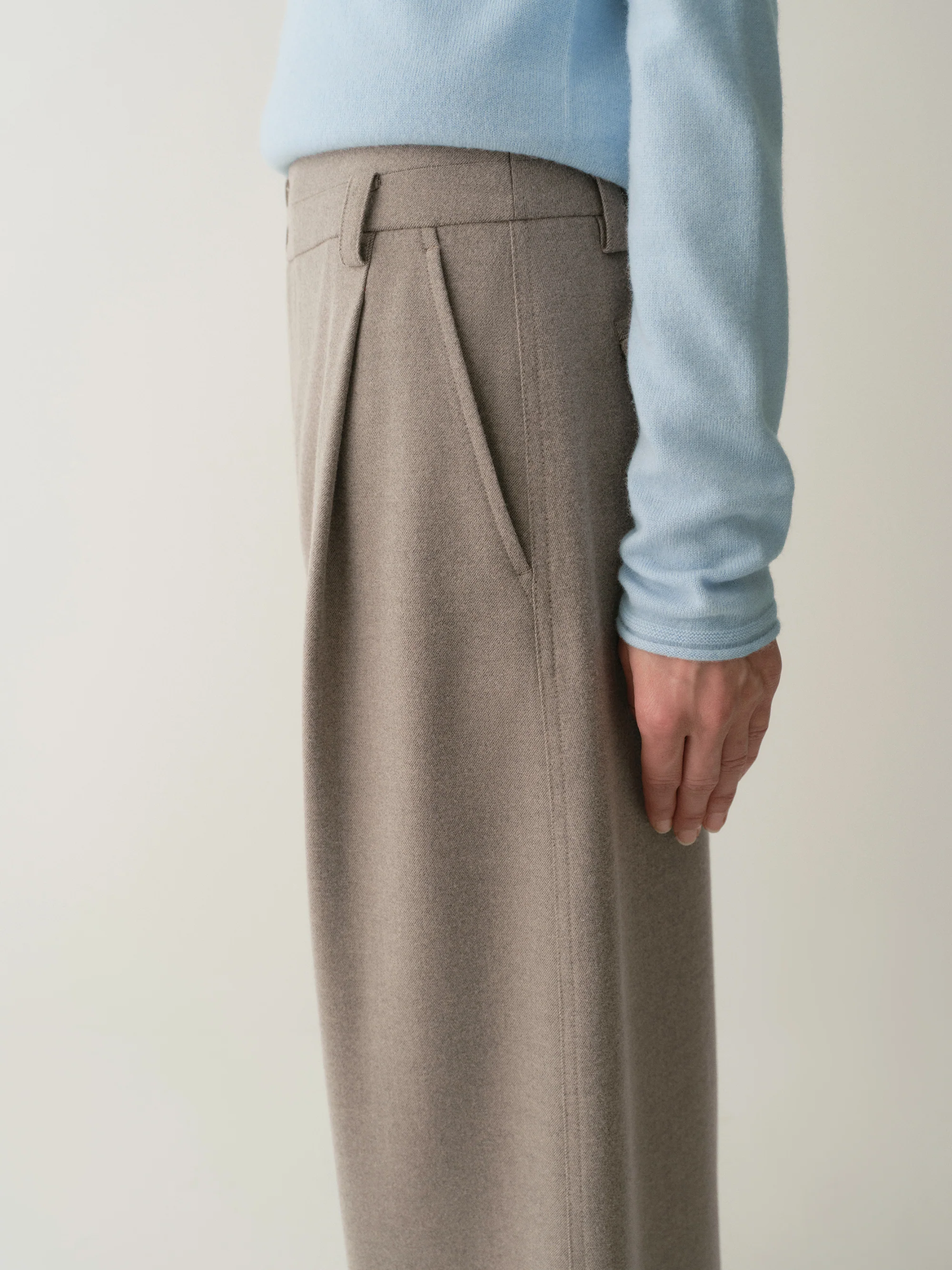 Asymmetric Wide-Leg Cropped Pants - Image 9