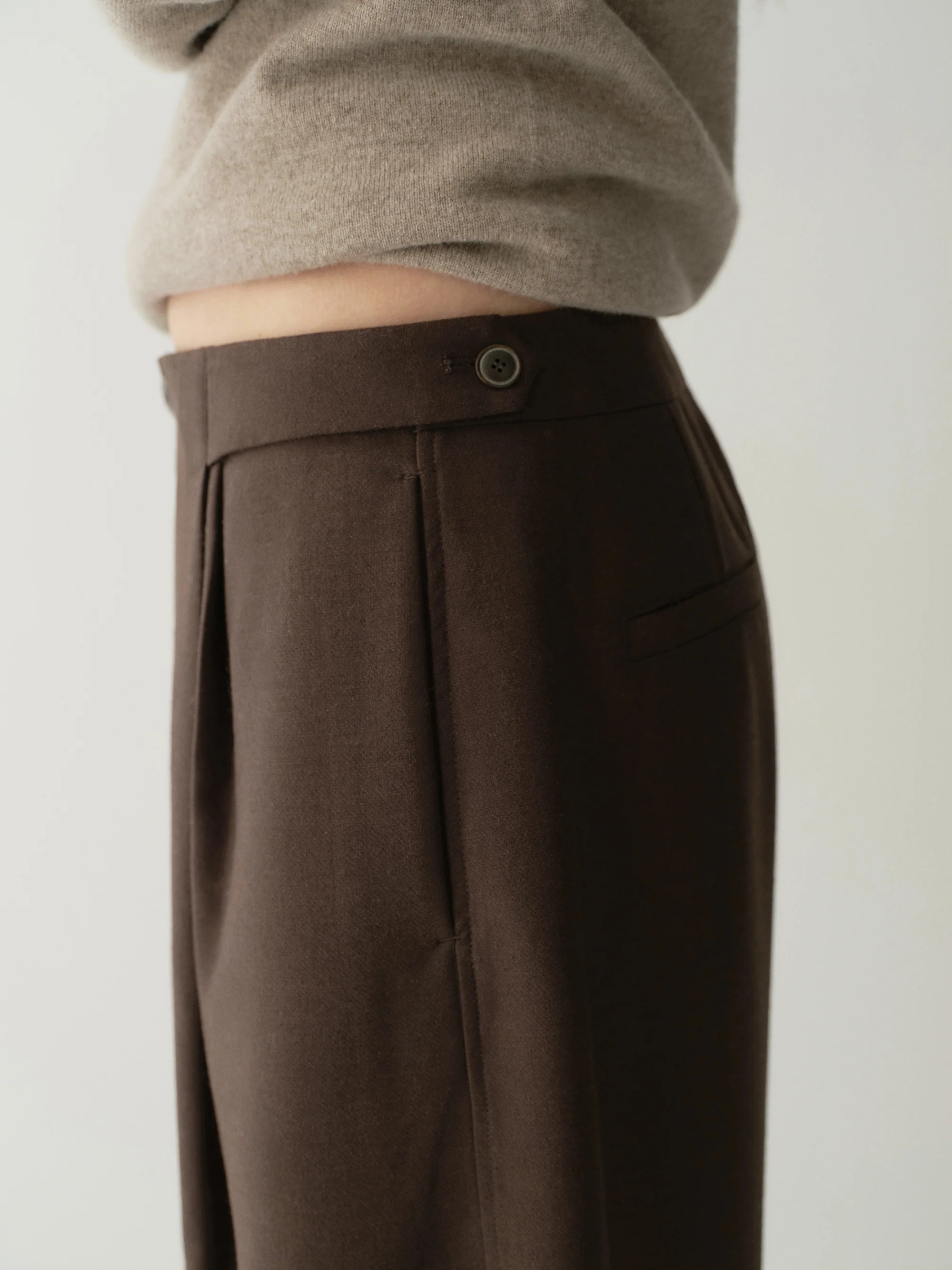 Pleated Wool Cropped Pants - Image 13