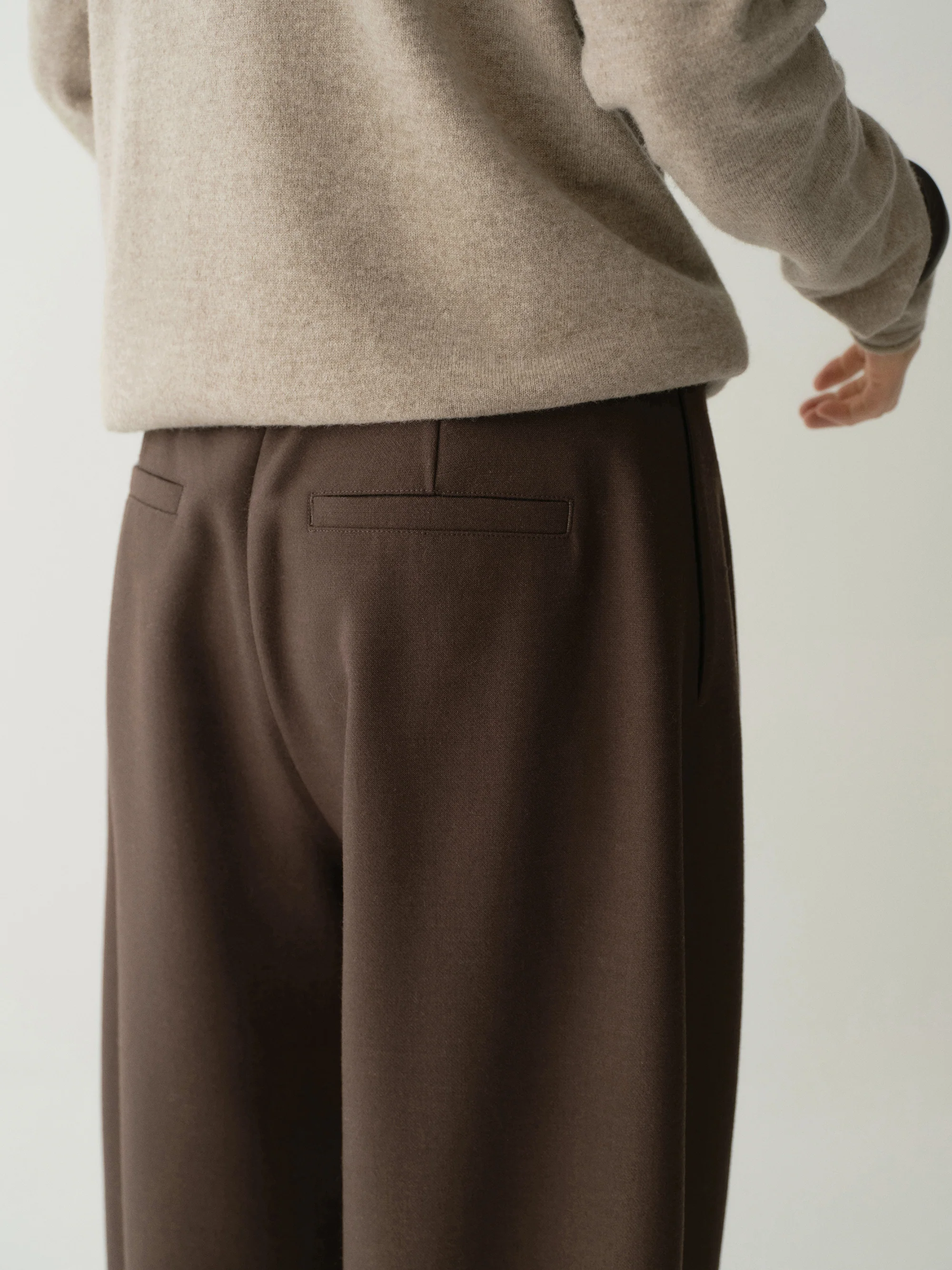 Pleated Wool Cropped Pants - Image 14