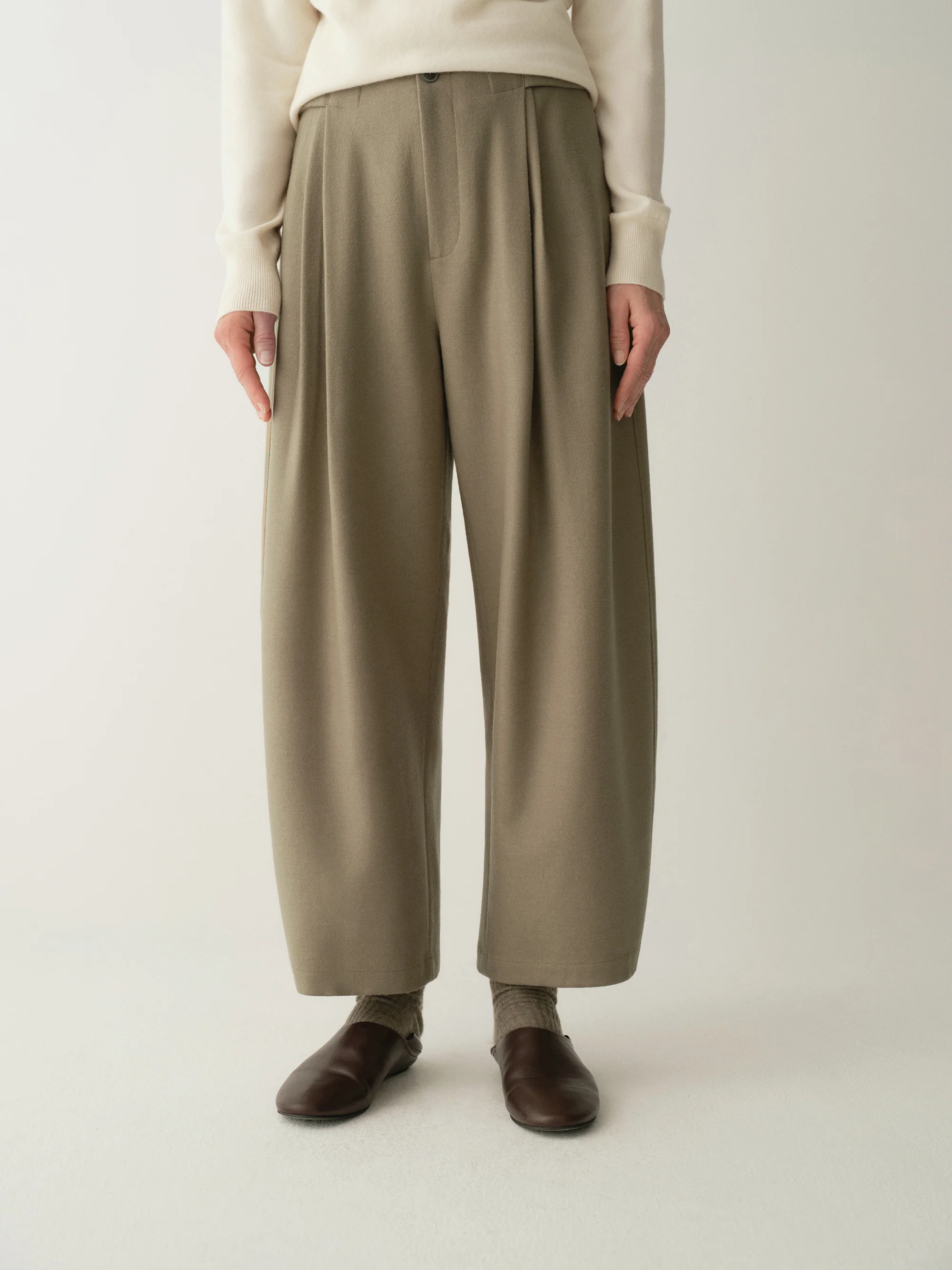 Pleated Wool Cropped Pants - Image 17