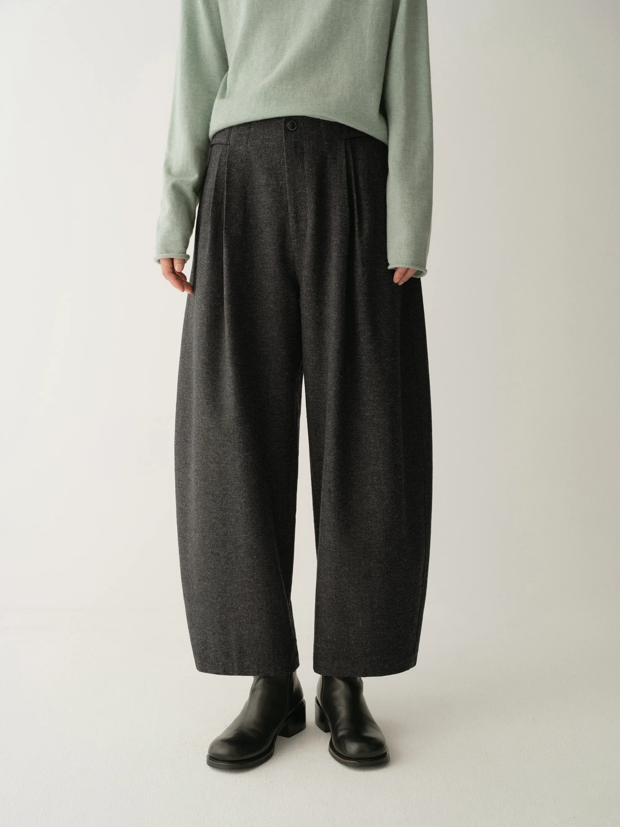 Pleated Wool Cropped Pants - Image 21
