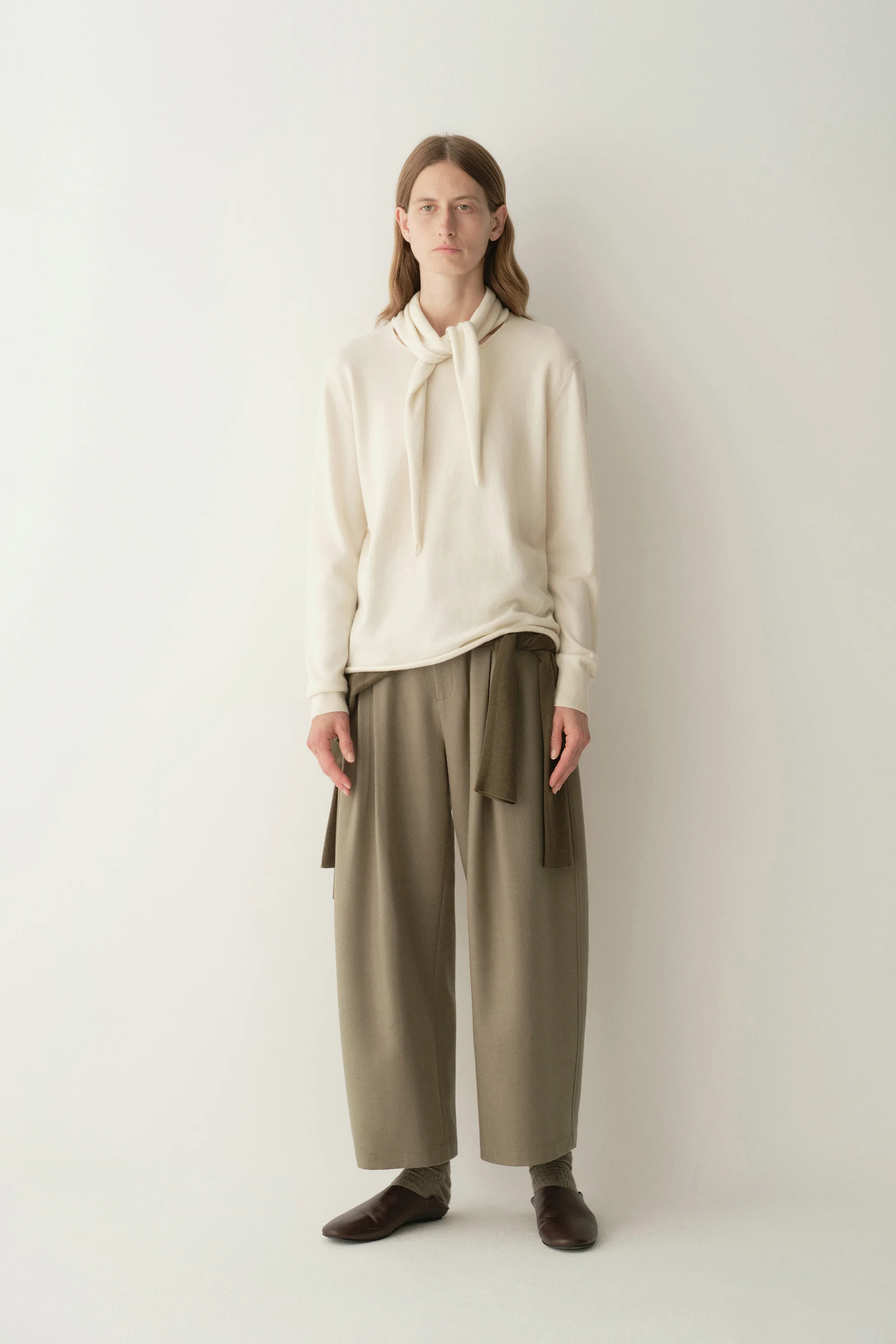Pleated Wool Cropped Pants - Image 4
