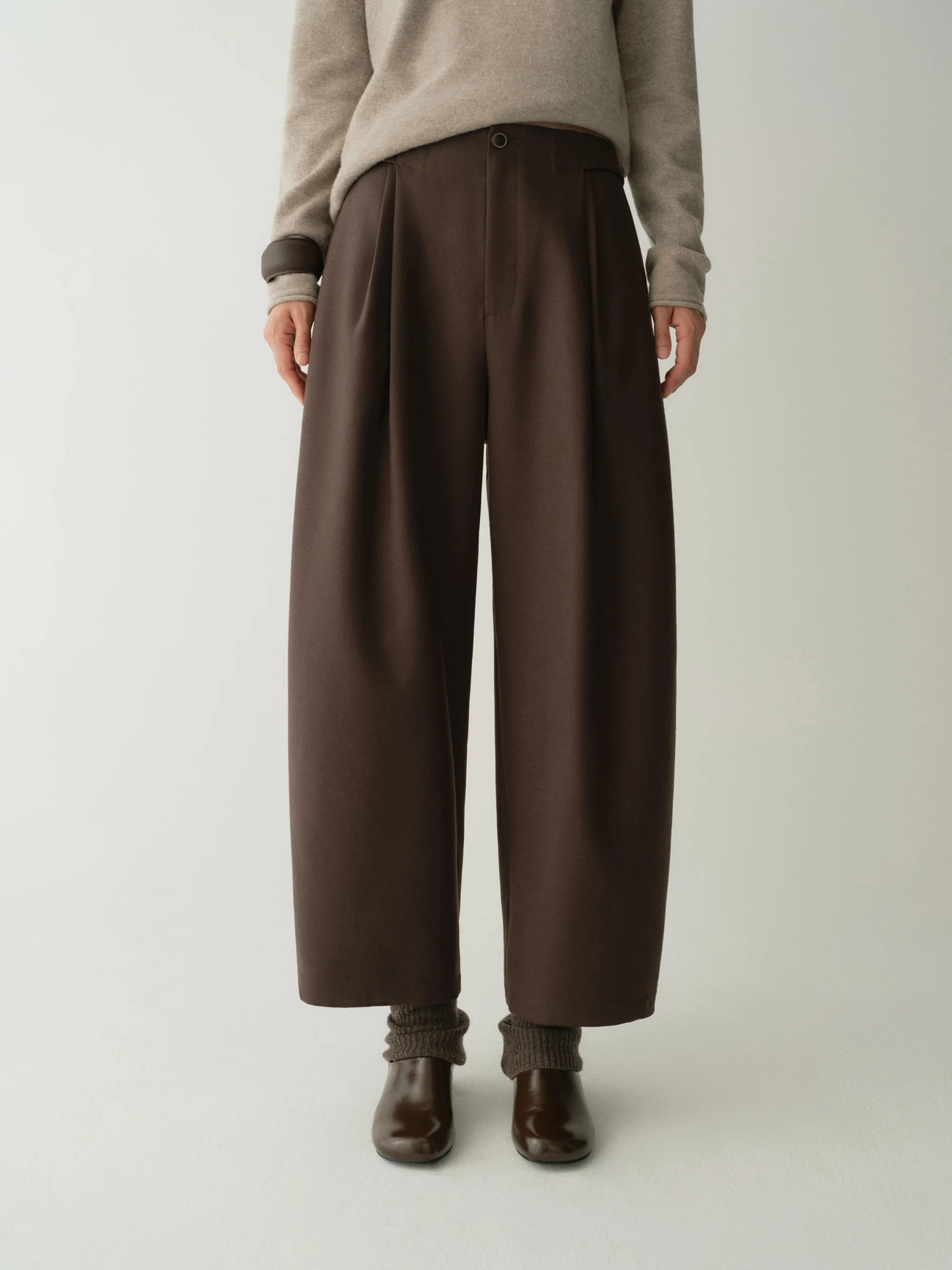 Pleated Wool Cropped Pants - Image 8