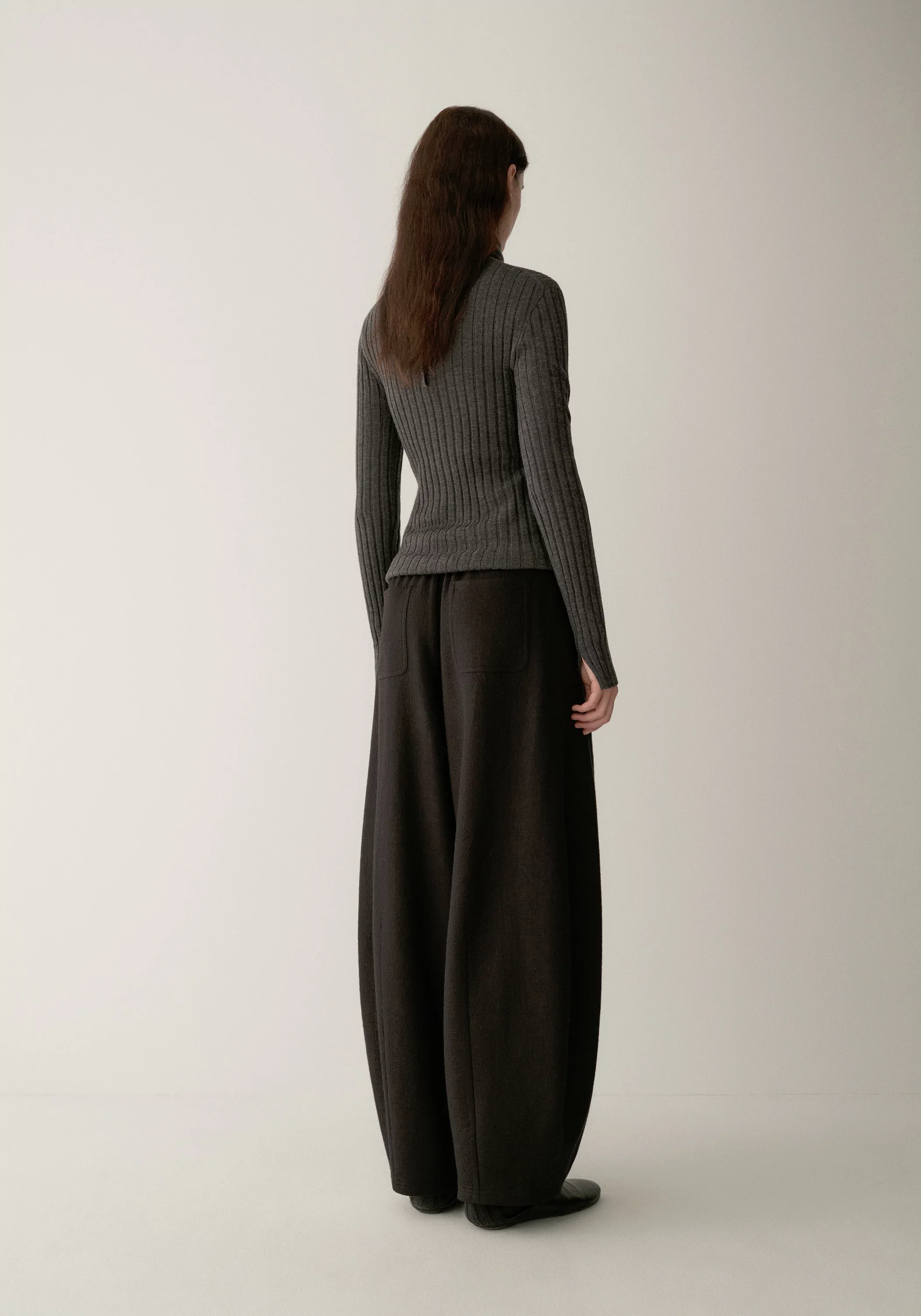 Elasticated Curved-leg Knit Pants - Image 5