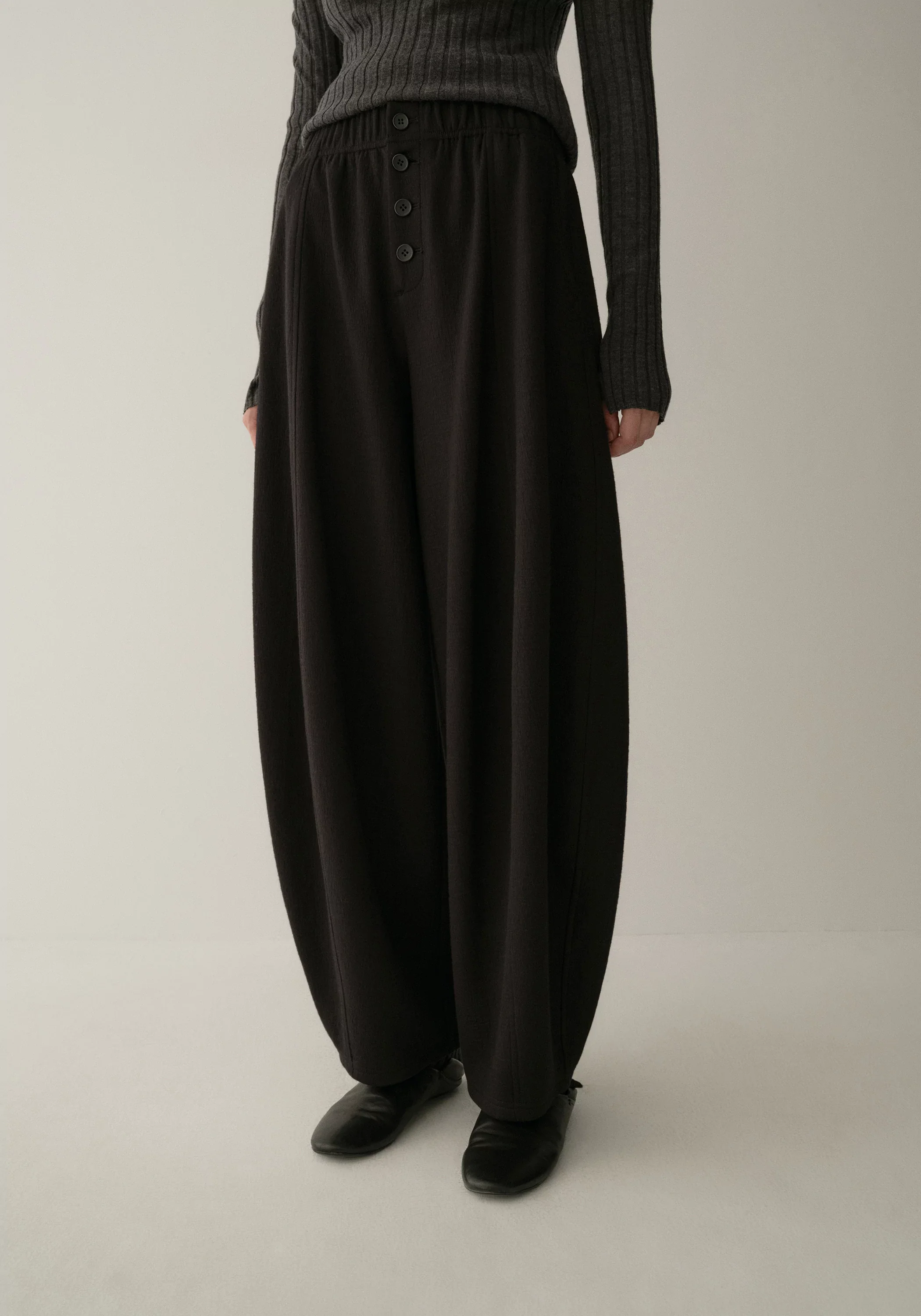 Elasticated Curved-leg Knit Pants - Image 8