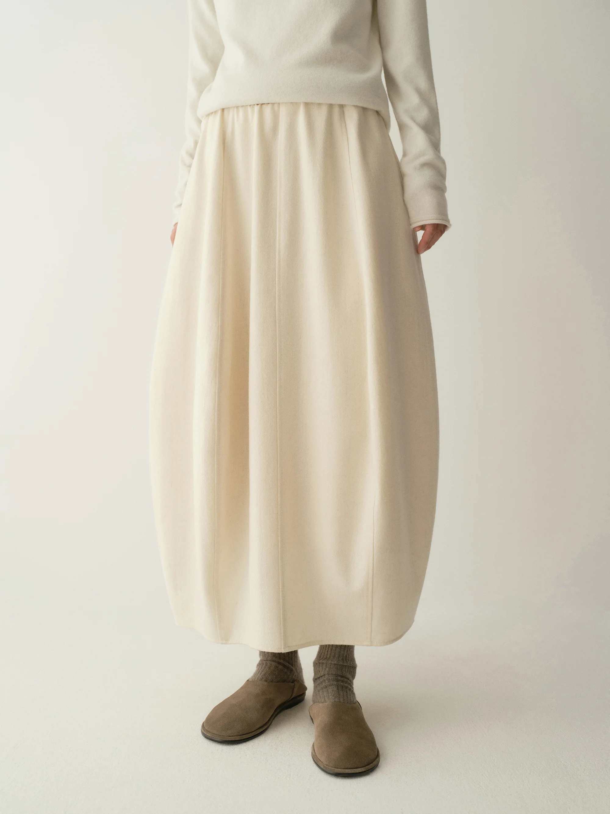 Bud-Shaped Wool Skirt - Image 15