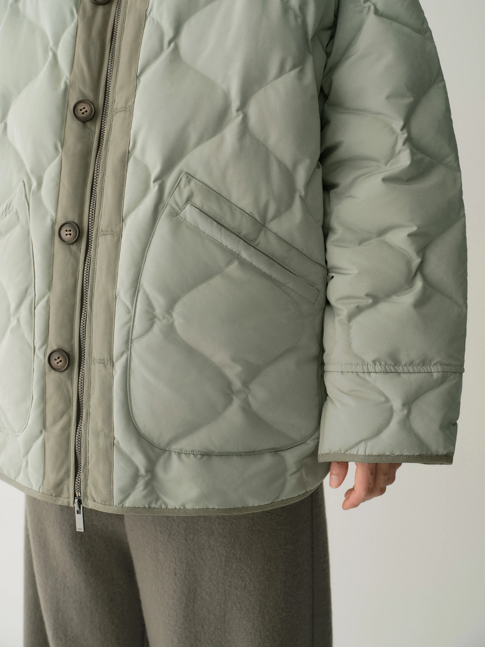 Short Contrast-panel Down Jacket - Image 10