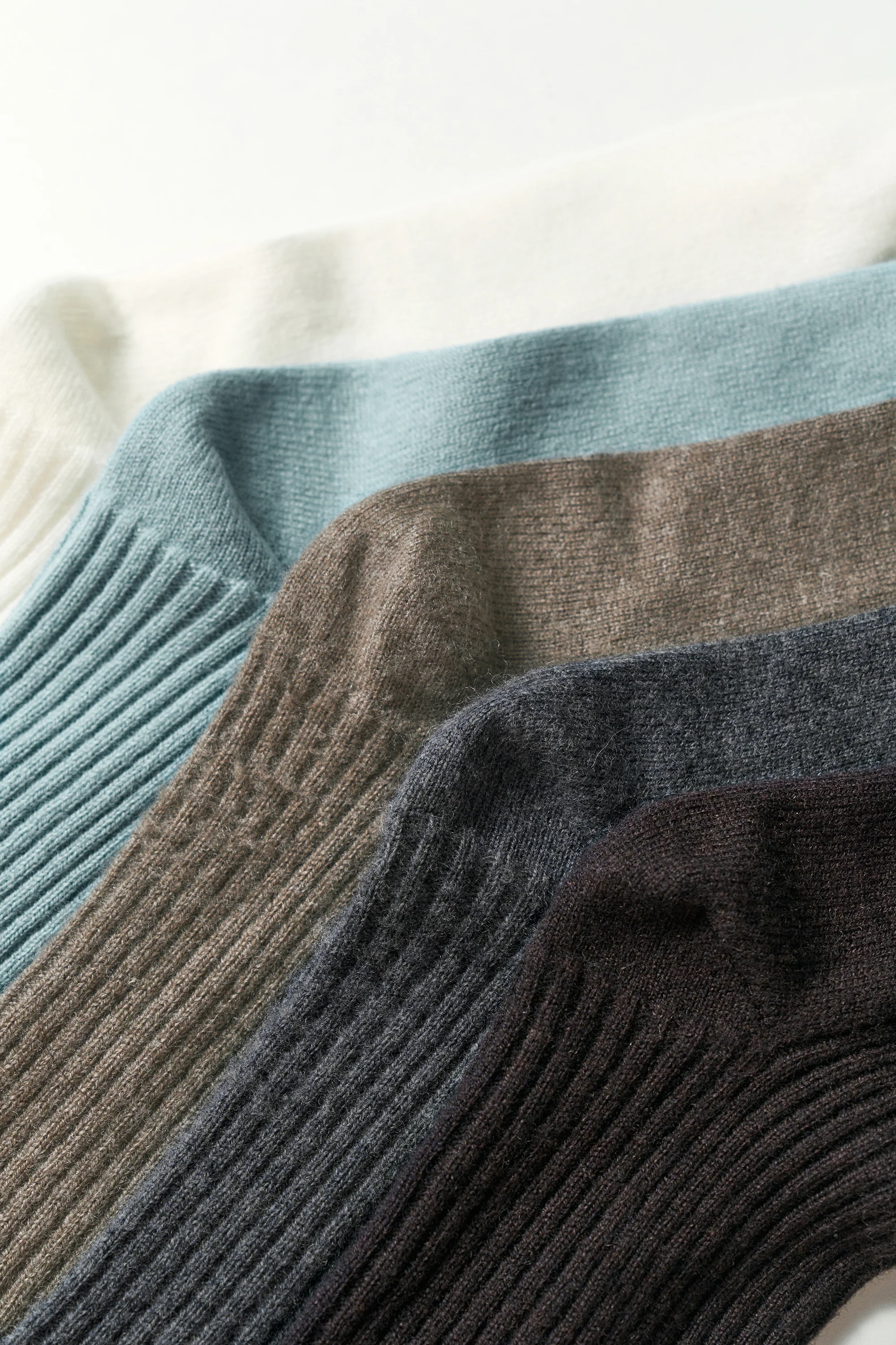 Wool Ribbed Knit Mid-calf Socks - Image 12