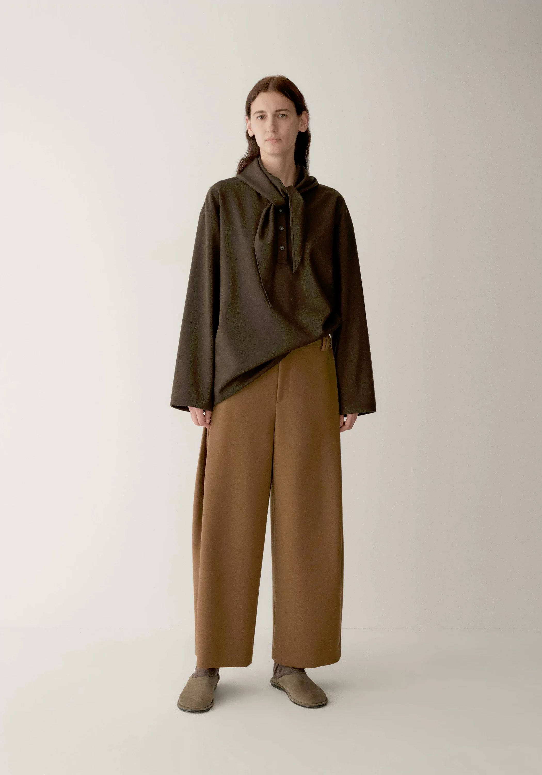 Side-pleated Curved Pants - Image 3