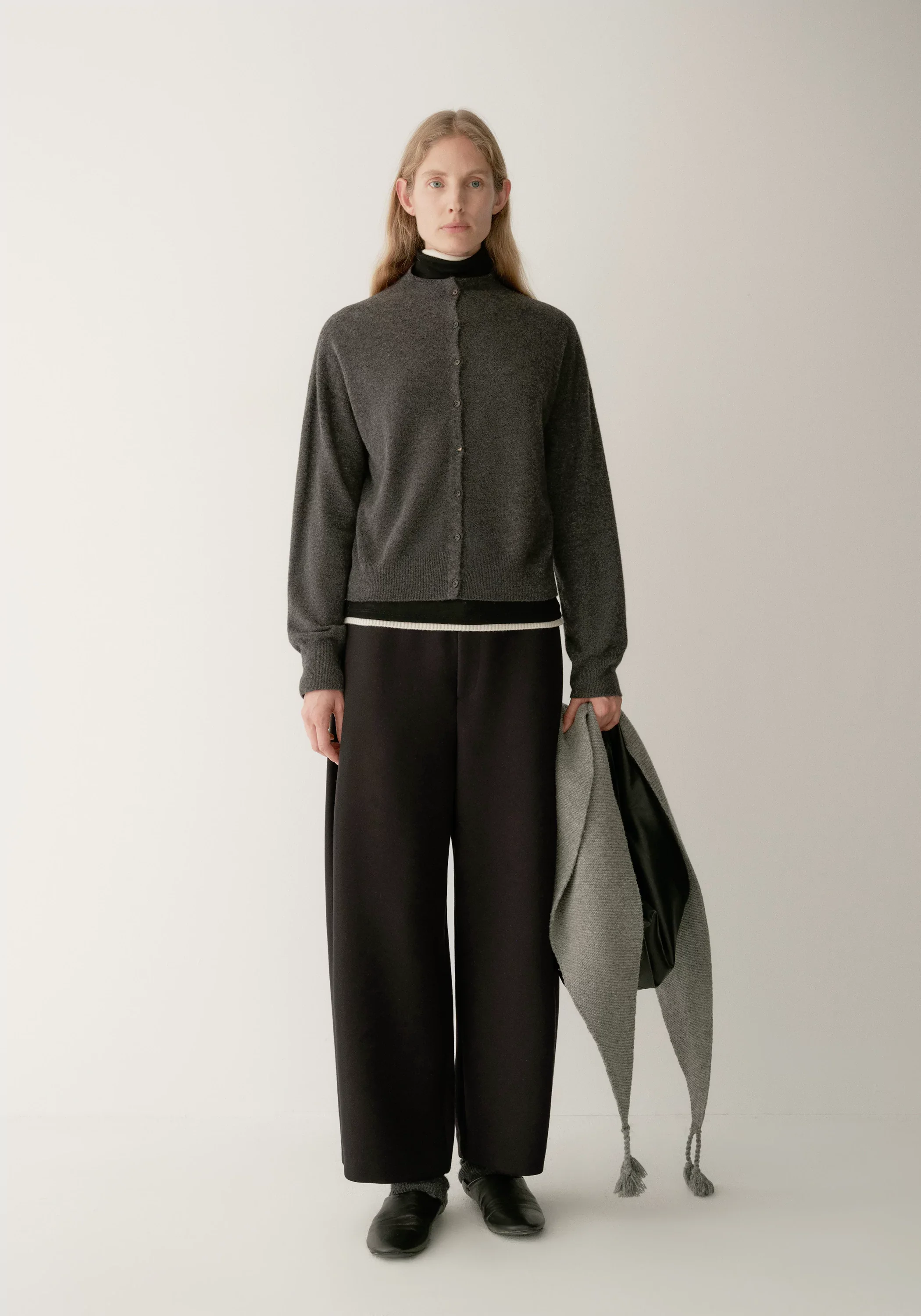 Side-pleated Curved Pants - Image 4
