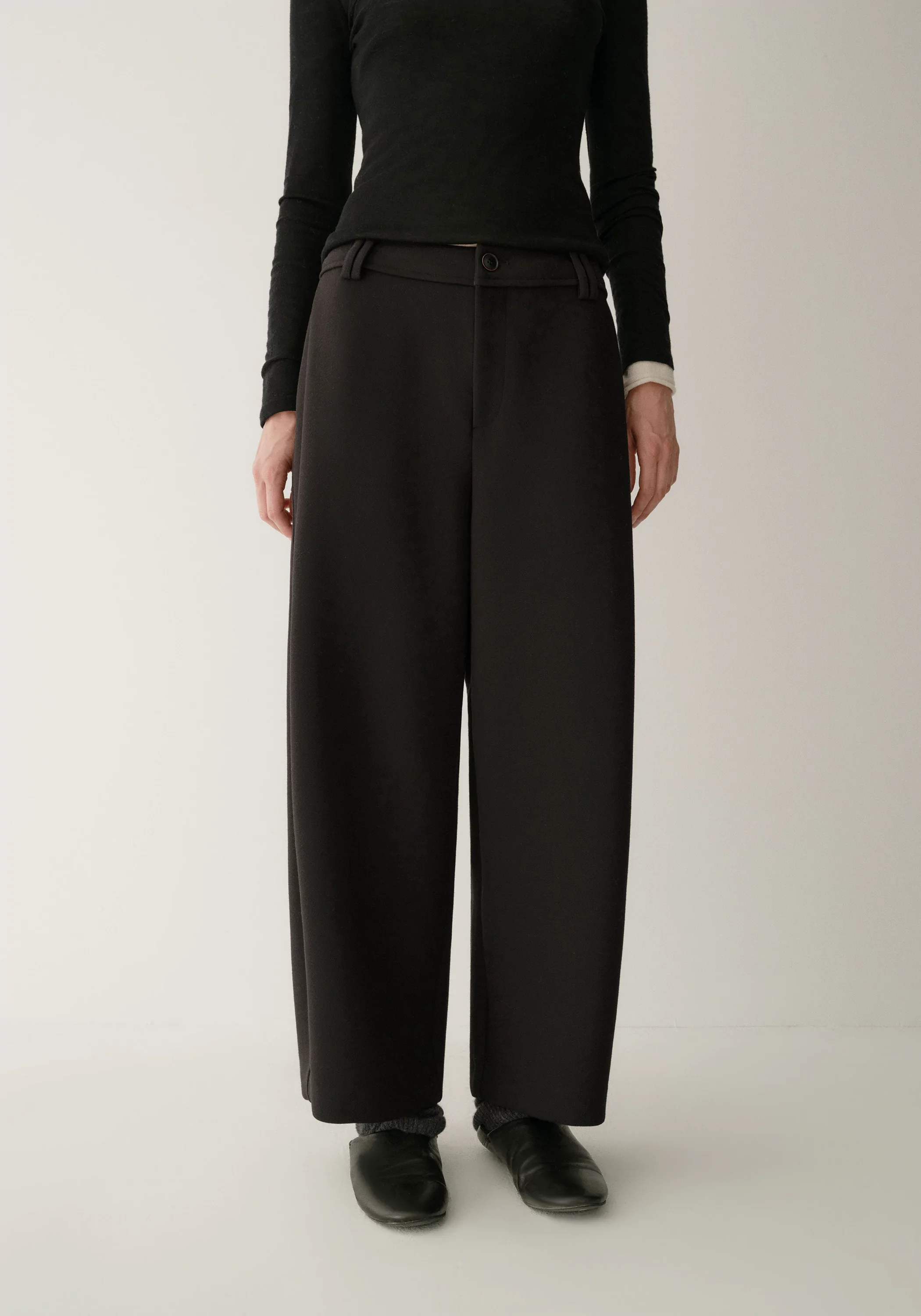 Side-pleated Curved Pants - Image 5