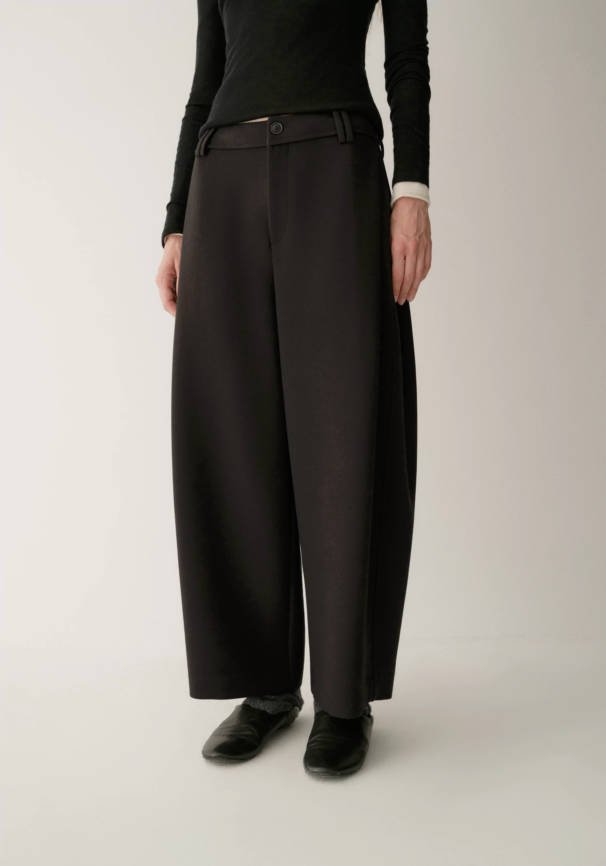 Side-pleated Curved Pants - Image 6