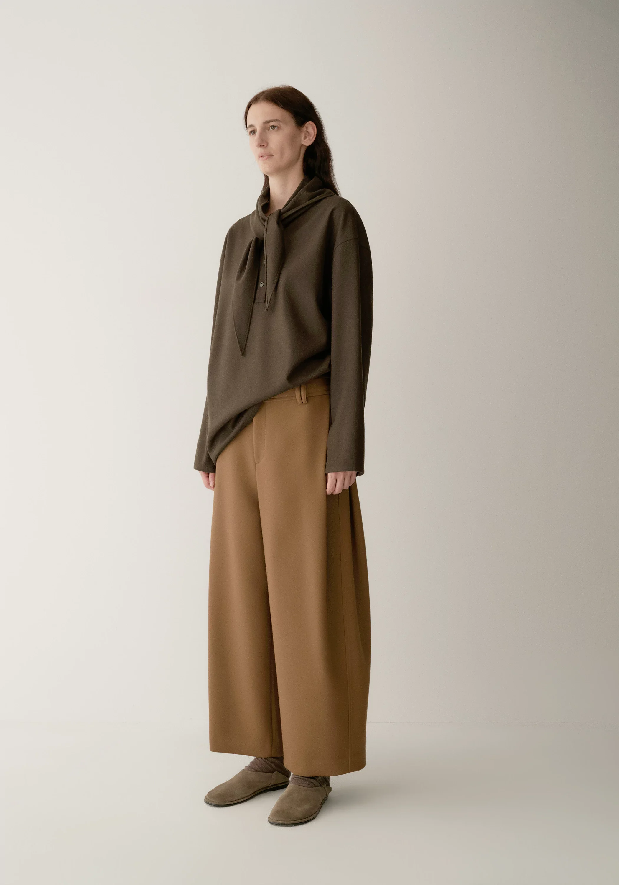 Side-pleated Curved Pants - Image 8