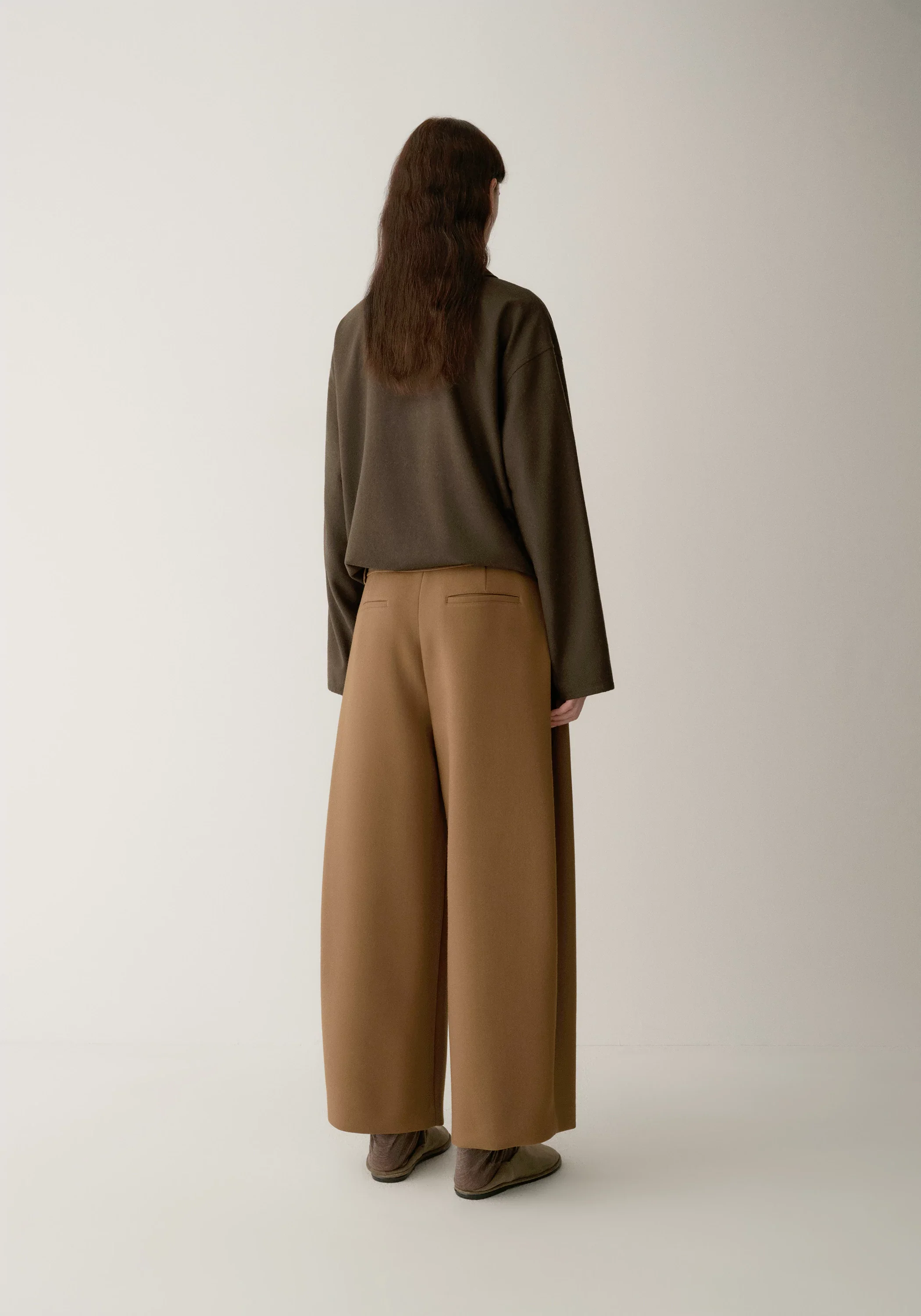 Side-pleated Curved Pants - Image 9